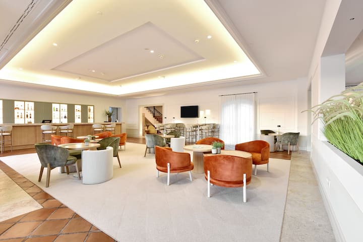 Lobby bar at Dolce by Wyndham CampoReal Lisboa in Turcifal, Other than US/Canada