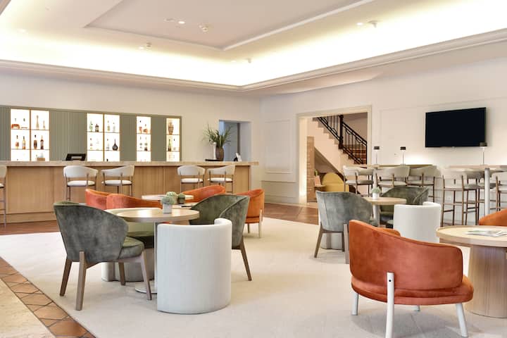 Lobby bar at Dolce by Wyndham CampoReal Lisboa in Turcifal, Other than US/Canada
