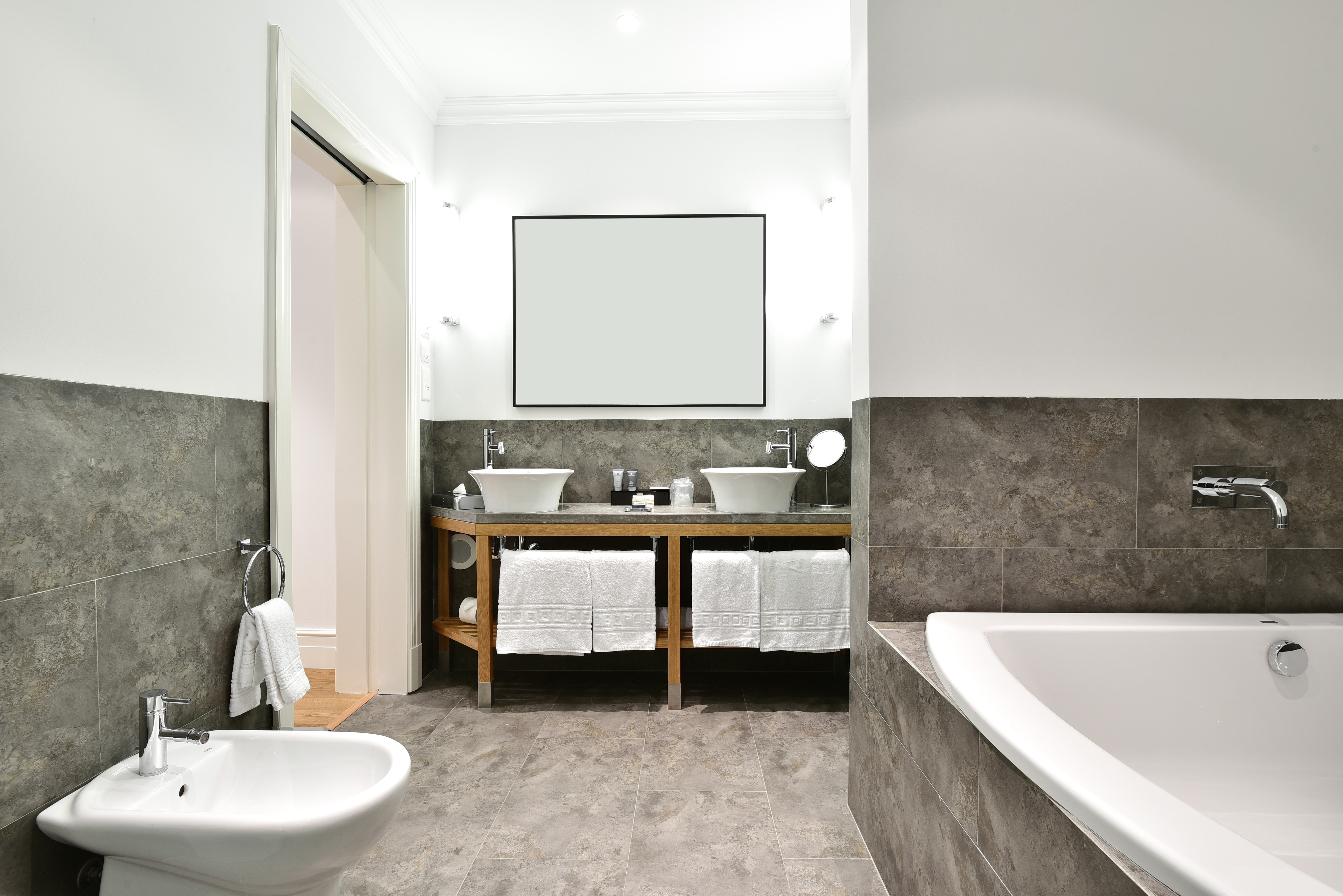 Guest room bath at the Dolce by Wyndham CampoReal Lisboa in Turcifal, Other than US/Canada