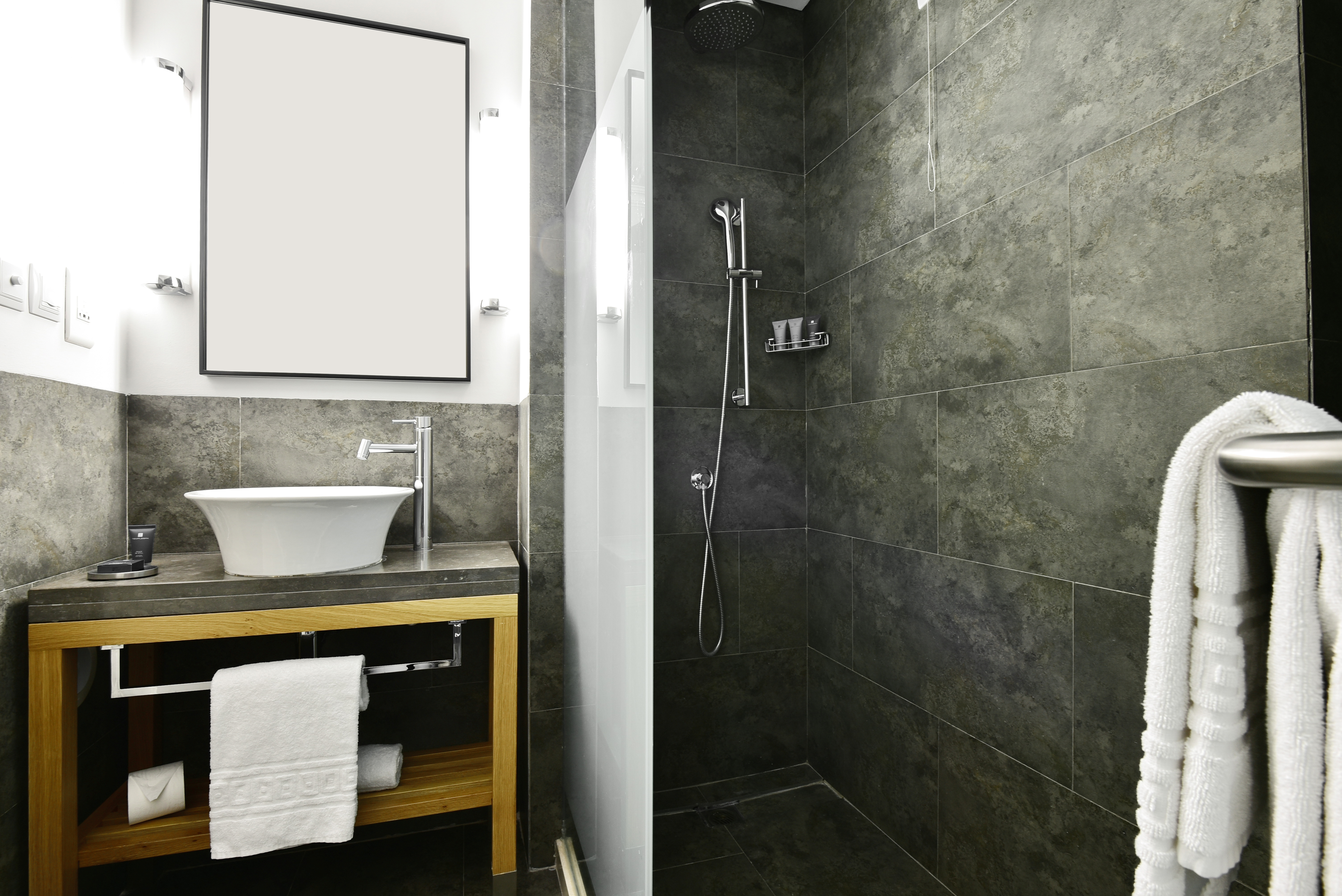 Guest room bath at the Dolce by Wyndham CampoReal Lisboa in Turcifal, Other than US/Canada