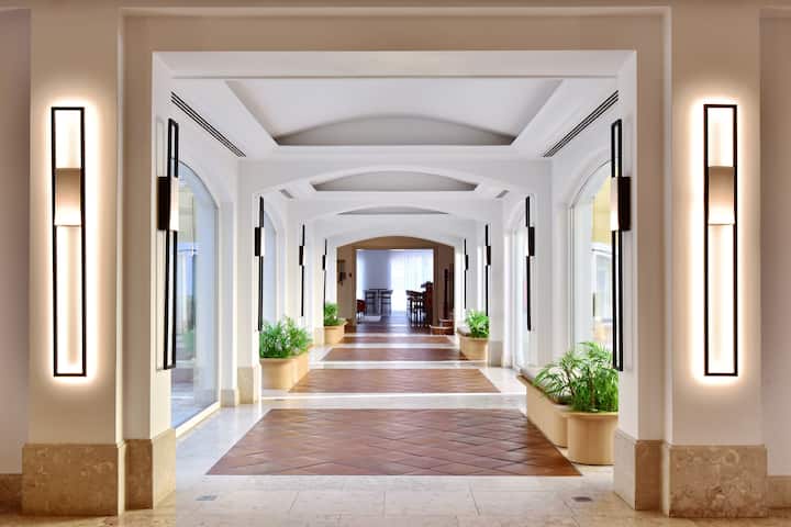 Dolce by Wyndham CampoReal Lisboa lobby atrium in Turcifal, Other than US/Canada