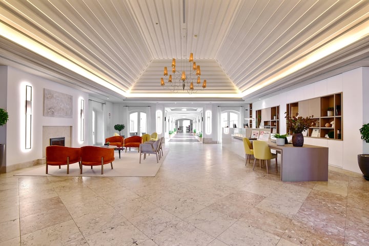 Dolce by Wyndham CampoReal Lisboa lobby atrium in Turcifal, Other than US/Canada