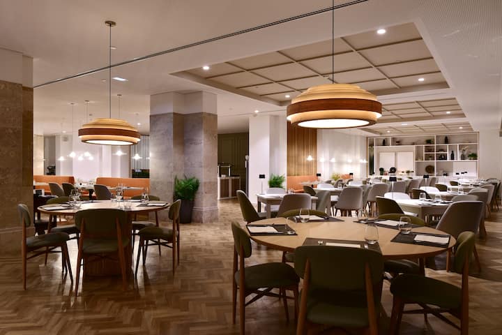 Dolce by Wyndham CampoReal Lisboa restaurant main dining in Turcifal, Other than US/Canada