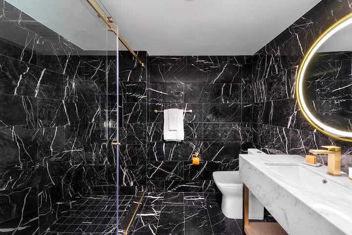 Guest room bath at the Dolce by Wyndham Hollywood in Hollywood, Florida