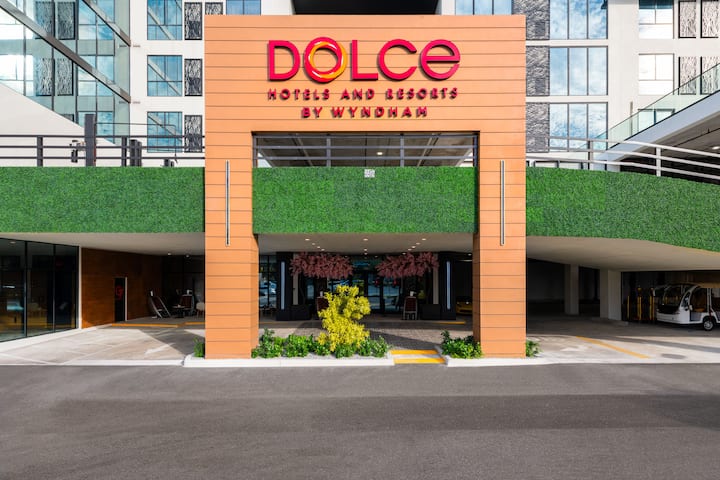 Exterior Day Image of Dolce by Wyndham Hollywood hotel in Hollywood, Florida