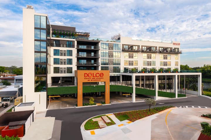 Exterior Day Image of Dolce by Wyndham Hollywood hotel in Hollywood, Florida