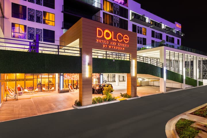 Exterior Dusk Image of Dolce by Wyndham Hollywood hotel in Hollywood, Florida