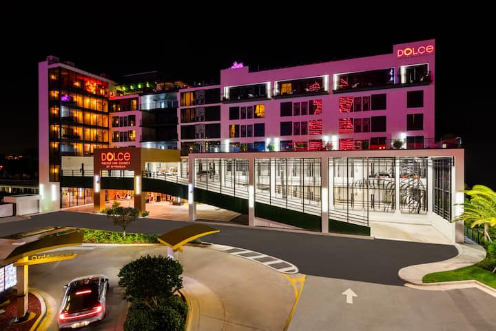 Exterior Dusk Image of Dolce by Wyndham Hollywood hotel in Hollywood, Florida