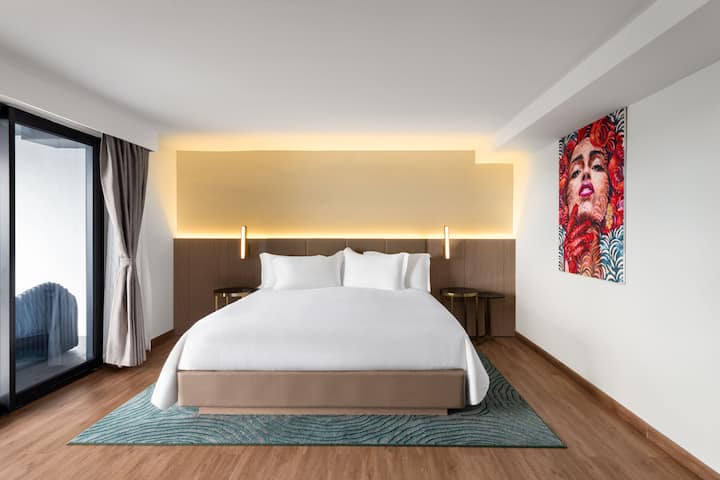 Guest room at the Dolce by Wyndham Hollywood in Hollywood, Florida