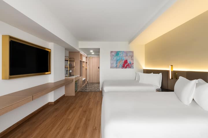 Guest room at the Dolce by Wyndham Hollywood in Hollywood, Florida