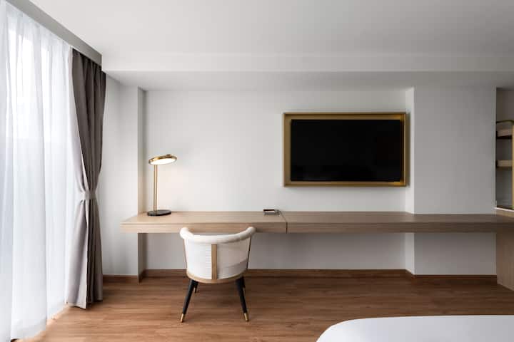 Guest room at the Dolce by Wyndham Hollywood in Hollywood, Florida