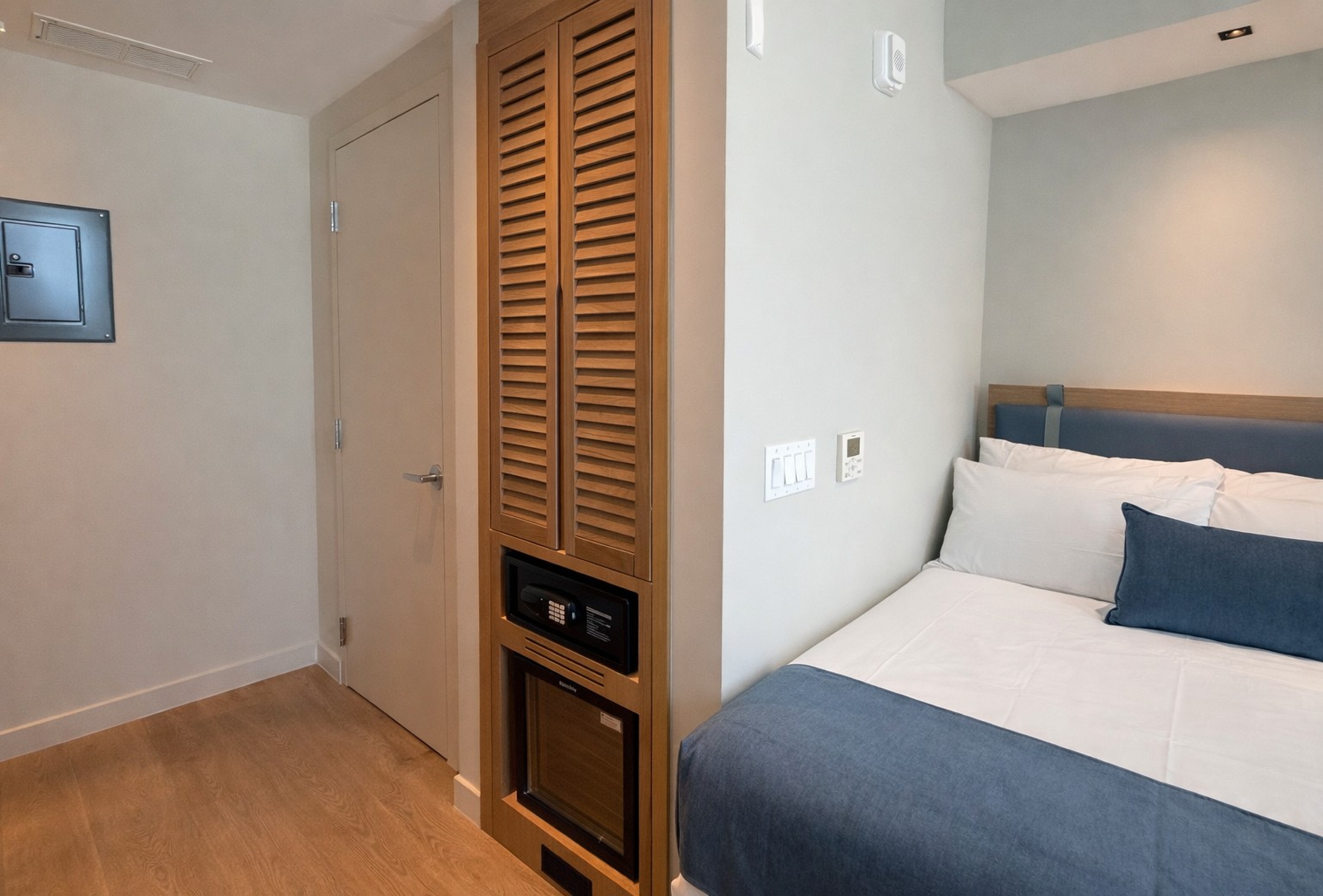 Guest room at the Dolce by Wyndham Miami Beach in Miami Beach, Florida