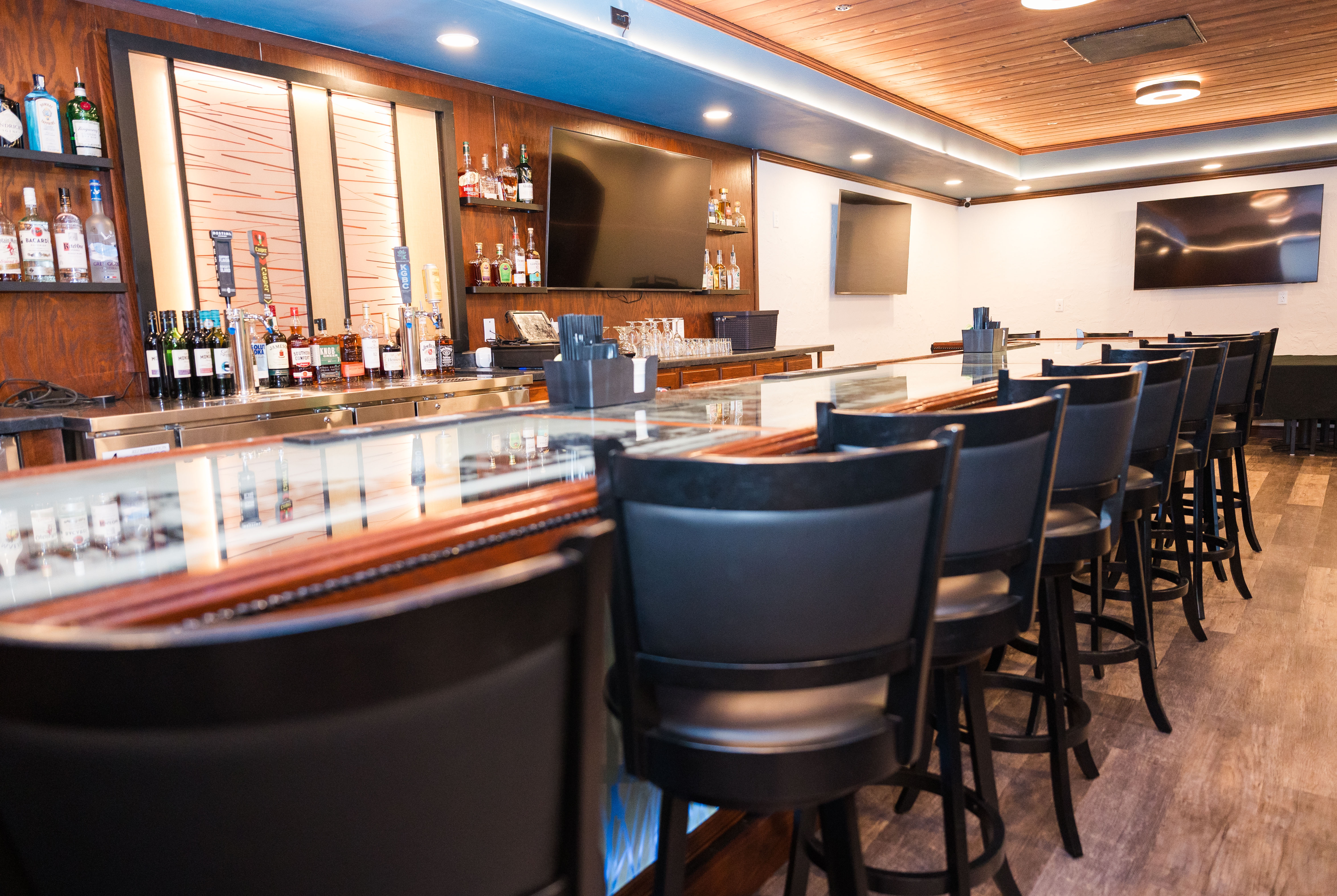 Bar at Chateau Hotel and Conference Center in Bloomington, Illinois