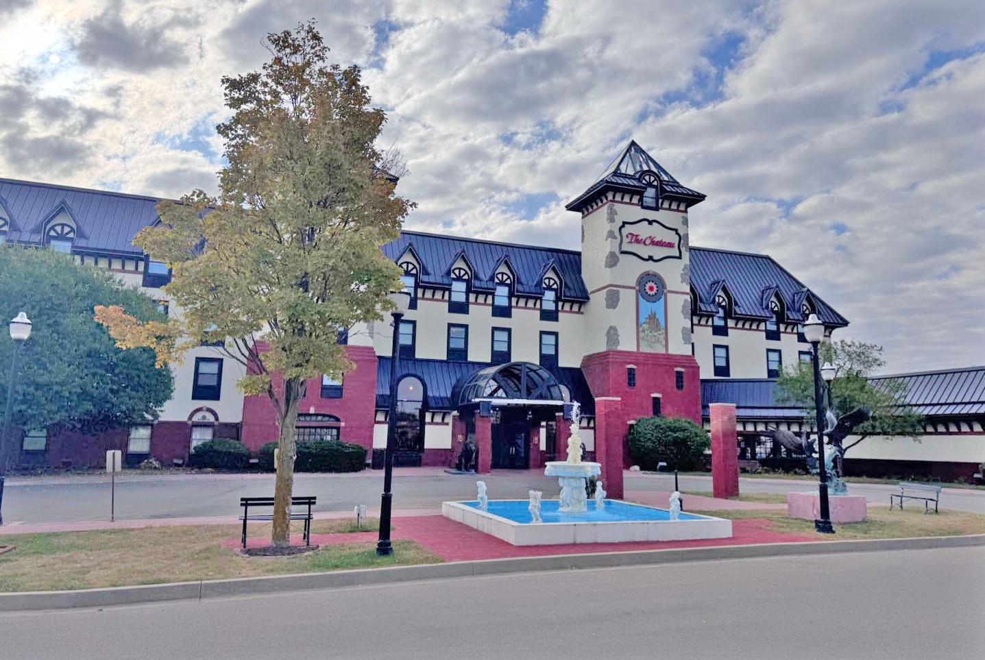 Exterior of Chateau Hotel and Conference Center hotel in Bloomington, Illinois