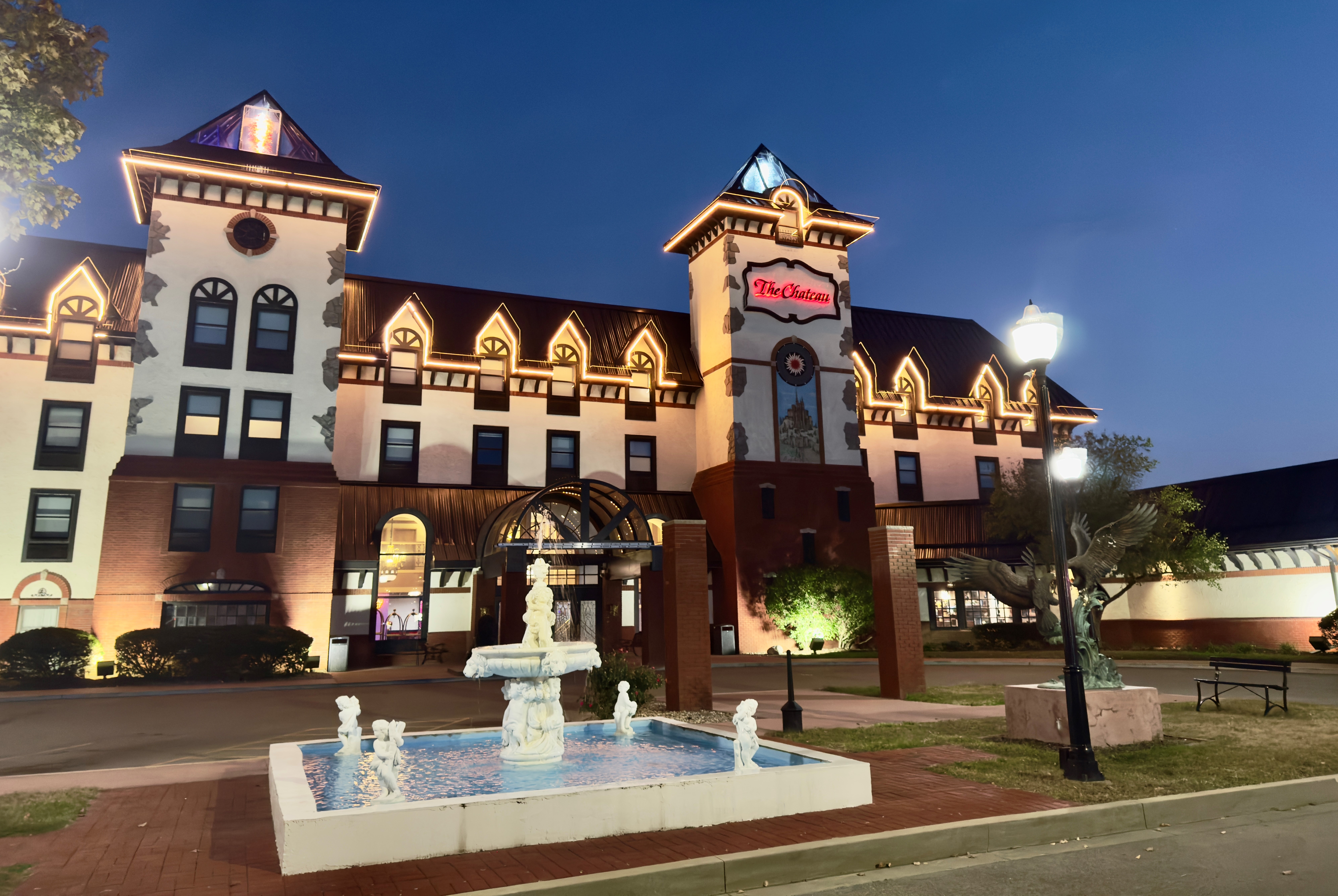 Exterior of Chateau Hotel and Conference Center hotel in Bloomington, Illinois