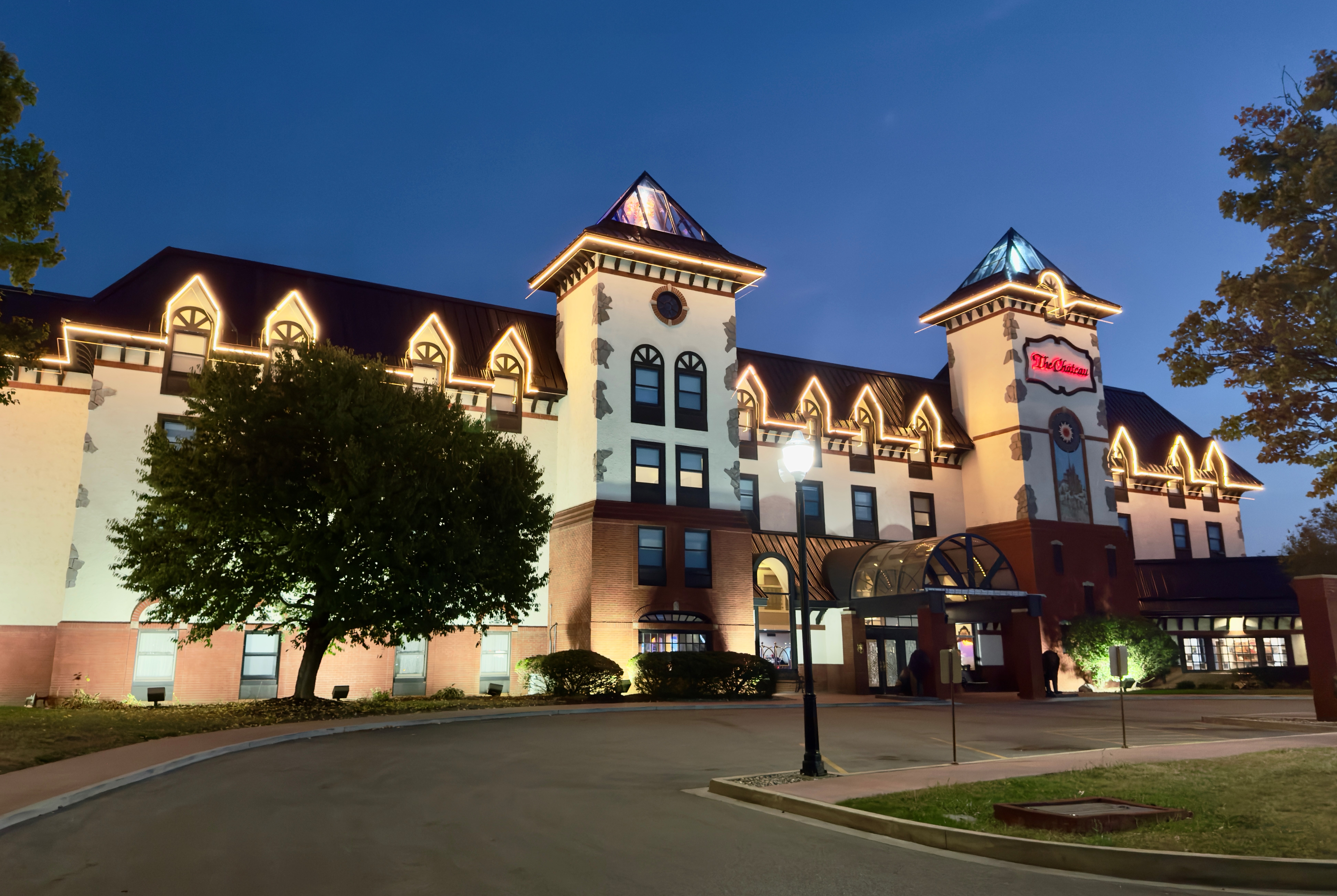 Exterior of Chateau Hotel and Conference Center hotel in Bloomington, Illinois