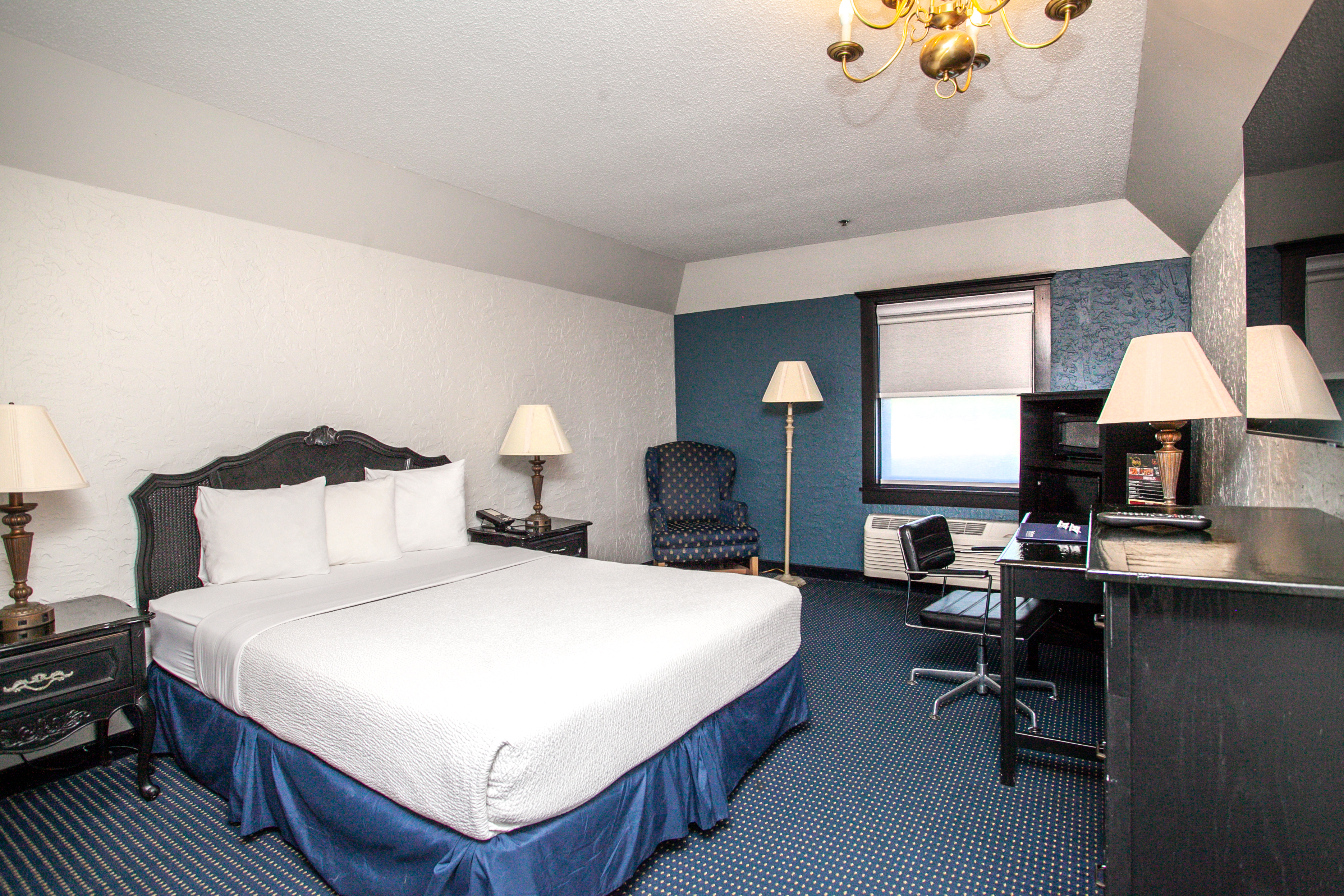 Guest room at the Chateau Hotel and Conference Center in Bloomington, Illinois