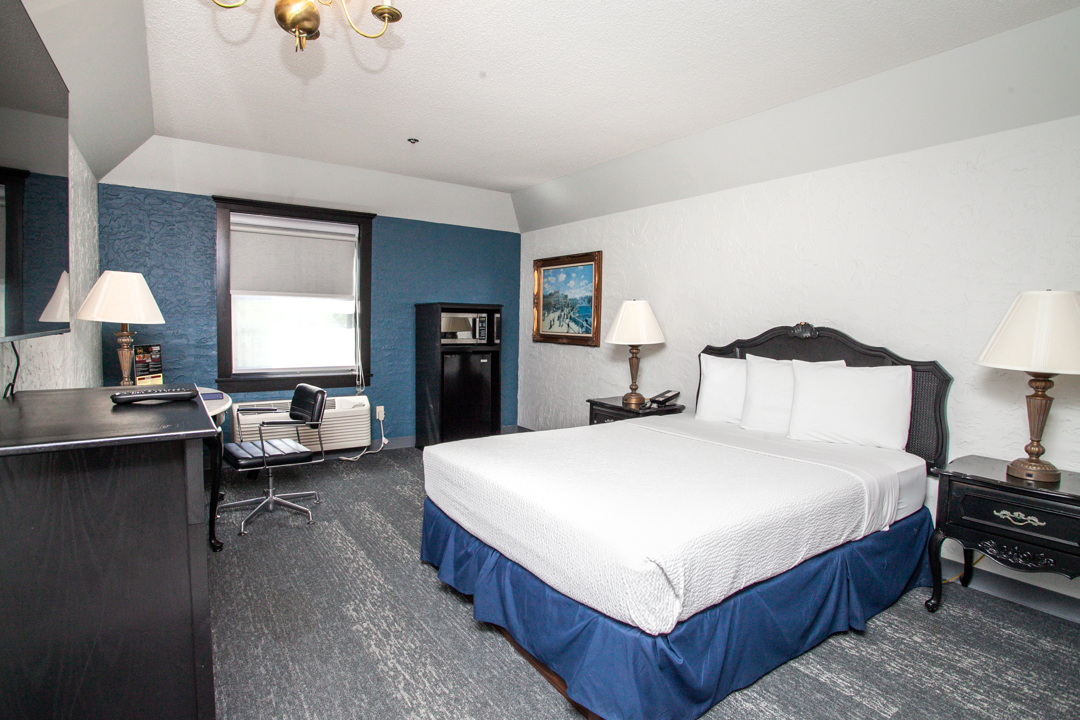 Guest room at the Chateau Hotel and Conference Center in Bloomington, Illinois