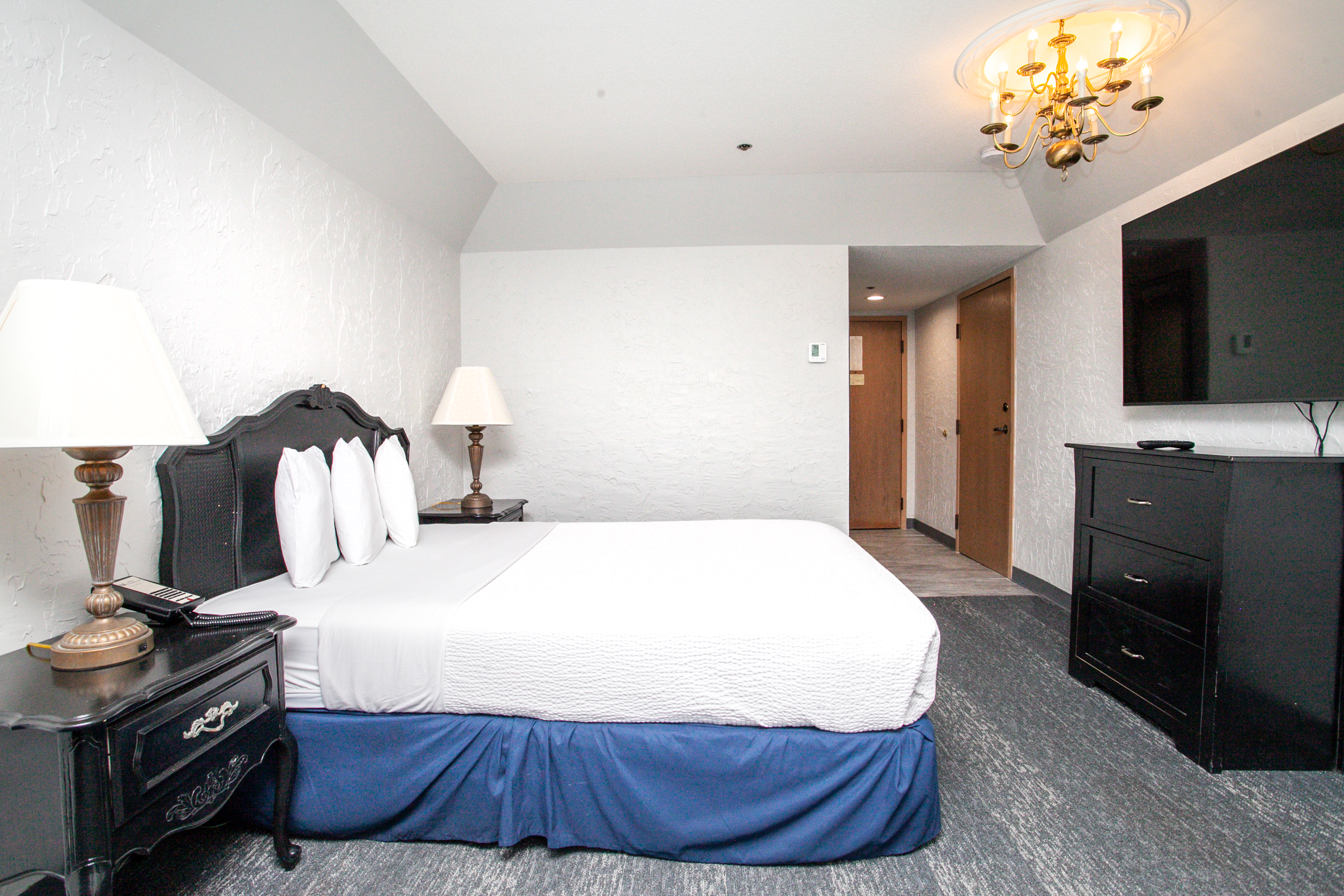 Guest room at the Chateau Hotel and Conference Center in Bloomington, Illinois