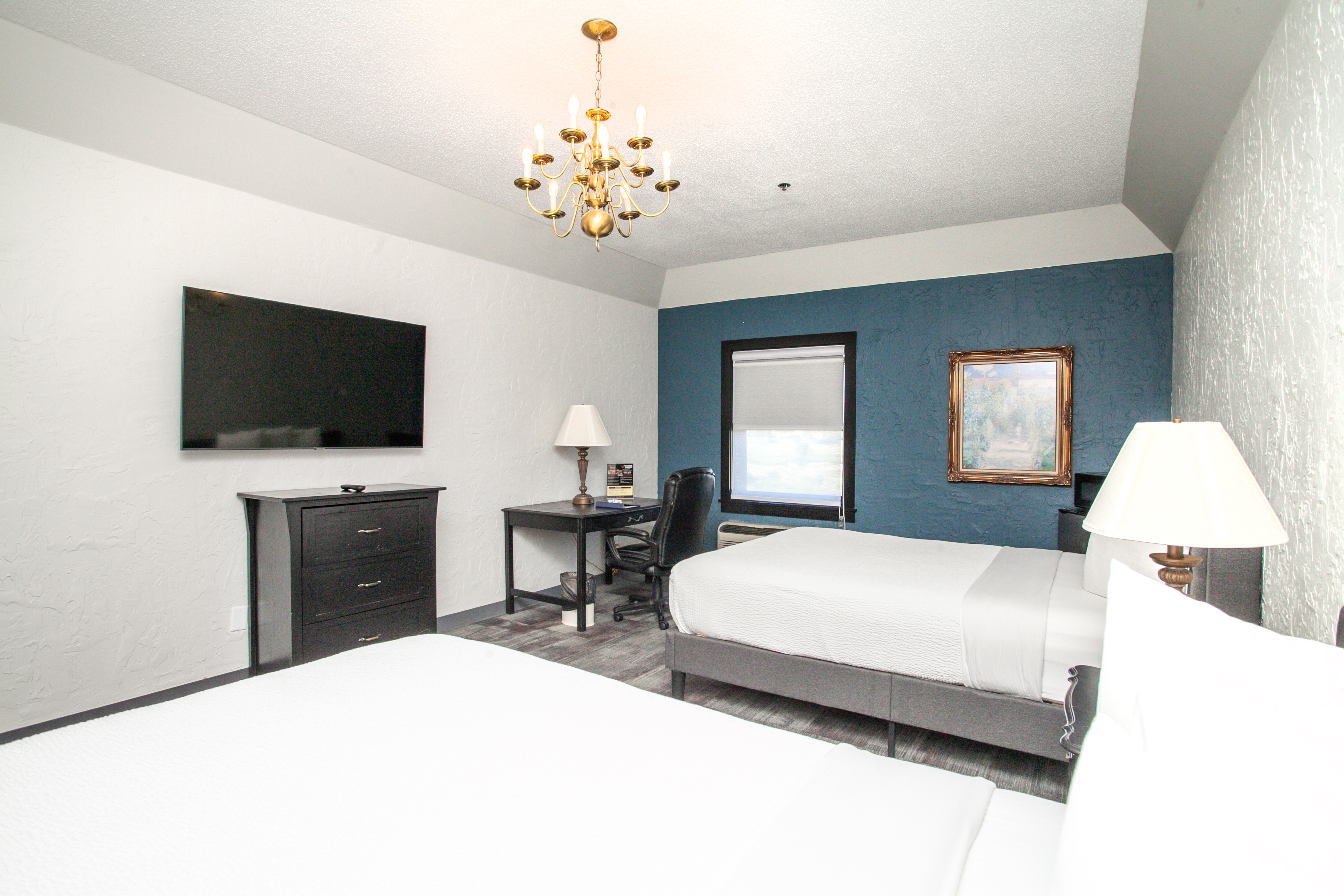 Guest room at the Chateau Hotel and Conference Center in Bloomington, Illinois