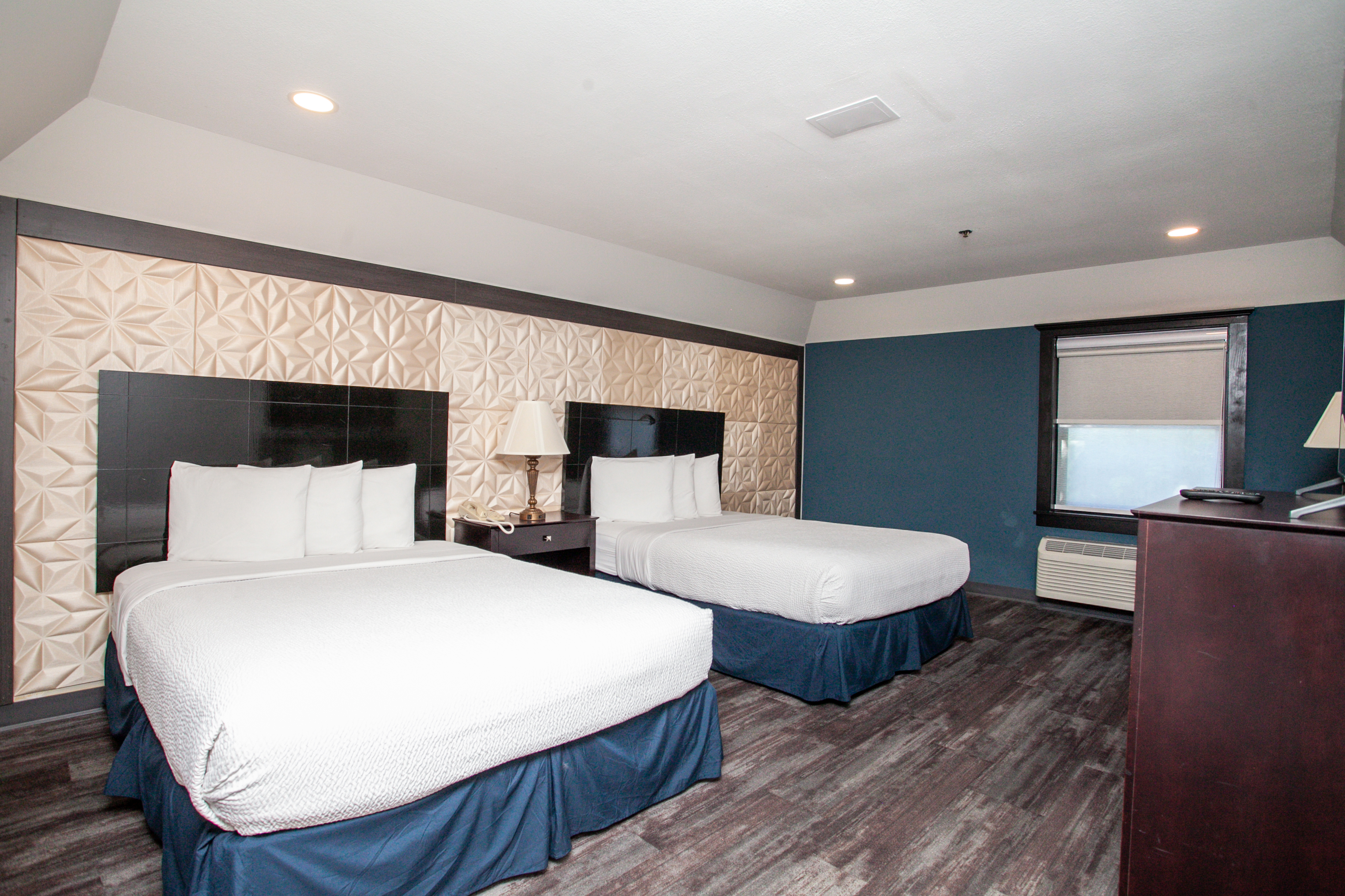 Guest room at the Chateau Hotel and Conference Center in Bloomington, Illinois