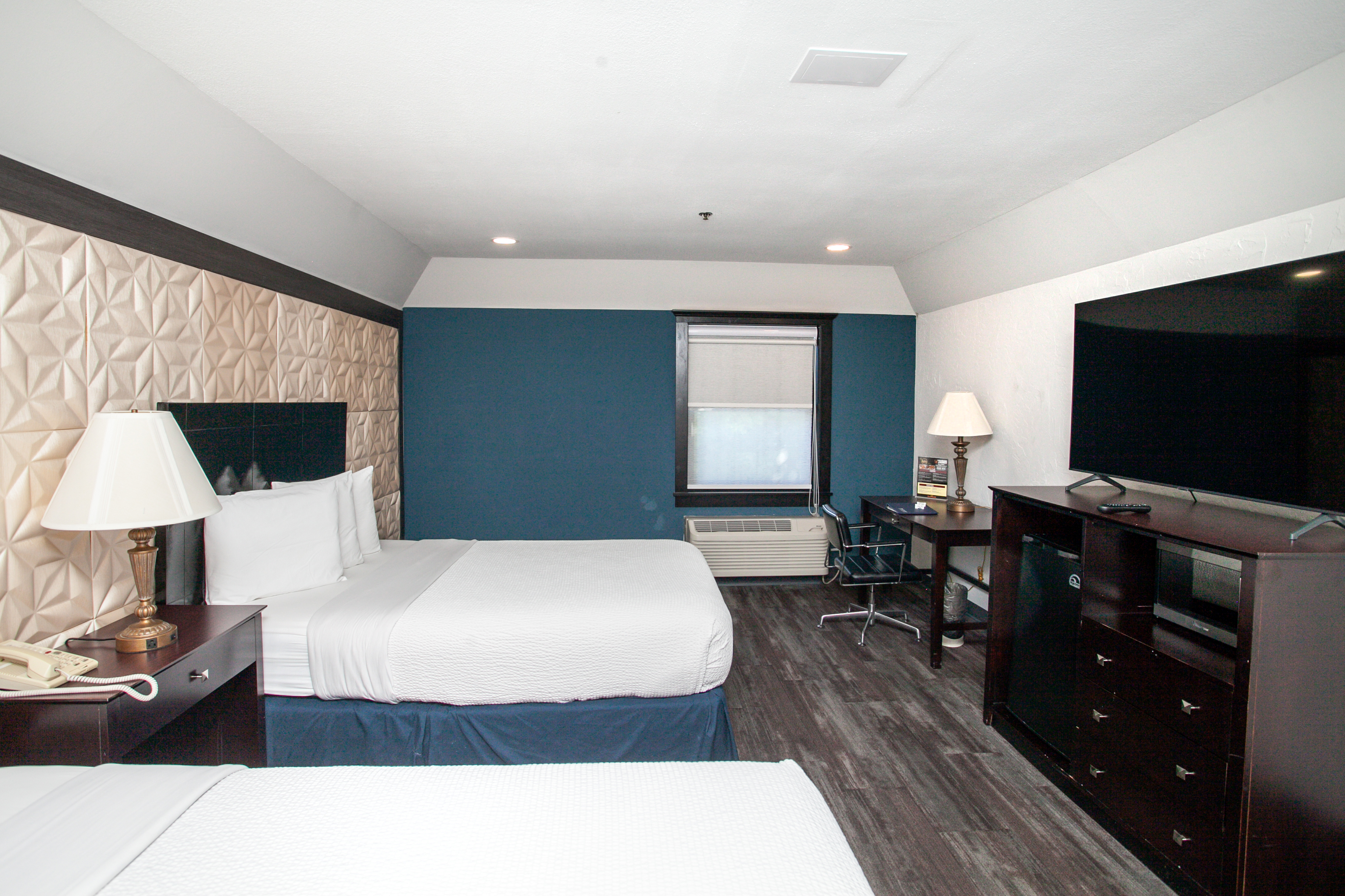 Guest room at the Chateau Hotel and Conference Center in Bloomington, Illinois