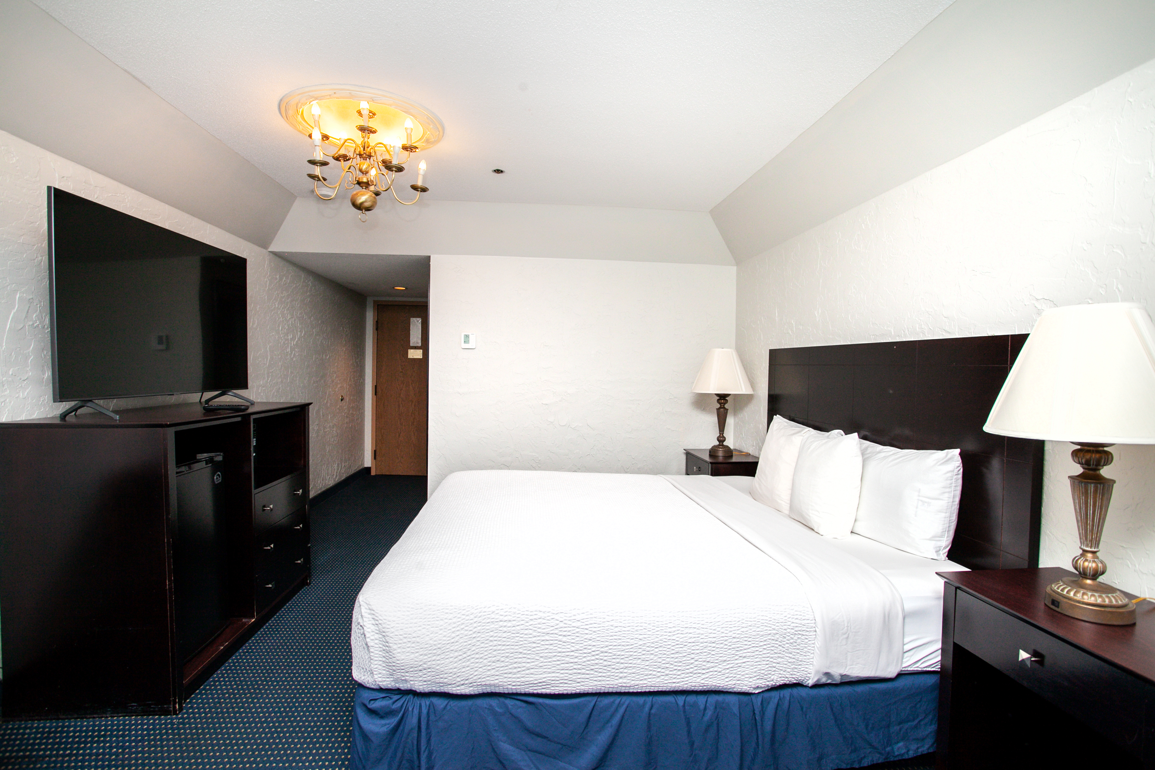 Guest room at the Chateau Hotel and Conference Center in Bloomington, Illinois