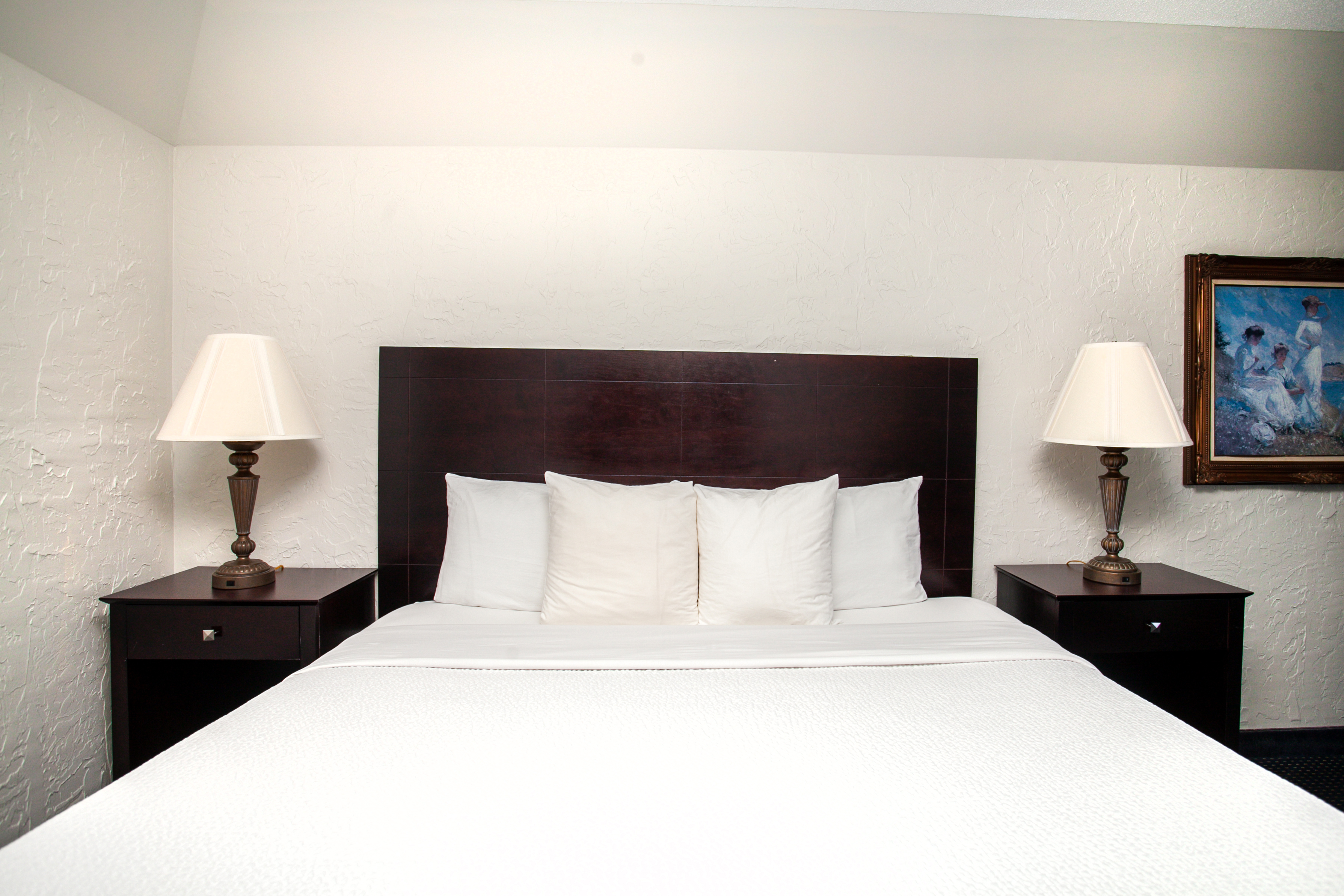 Guest room at the Chateau Hotel and Conference Center in Bloomington, Illinois