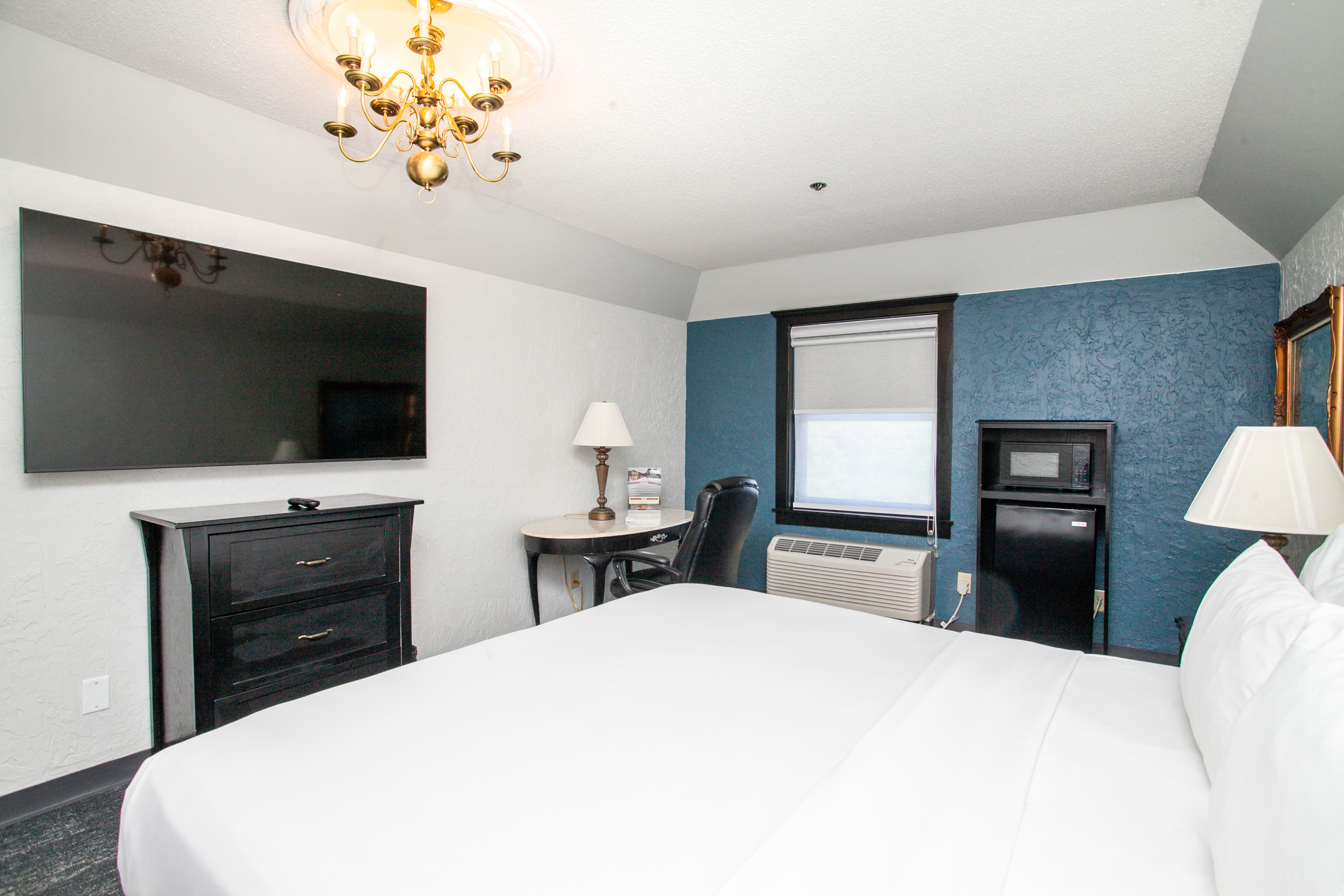 Guest room at the Chateau Hotel and Conference Center in Bloomington, Illinois