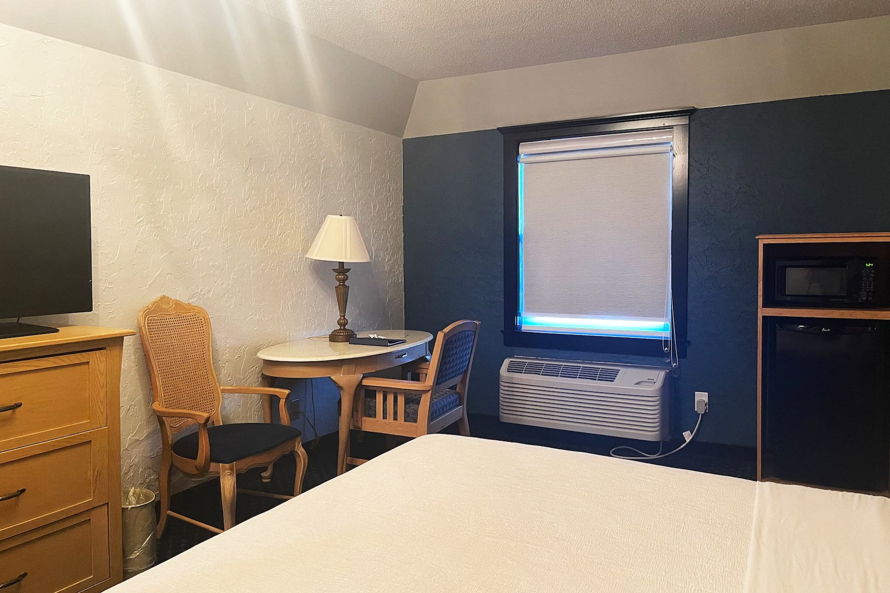 Guest room at the Chateau Hotel and Conference Center in Bloomington, Illinois