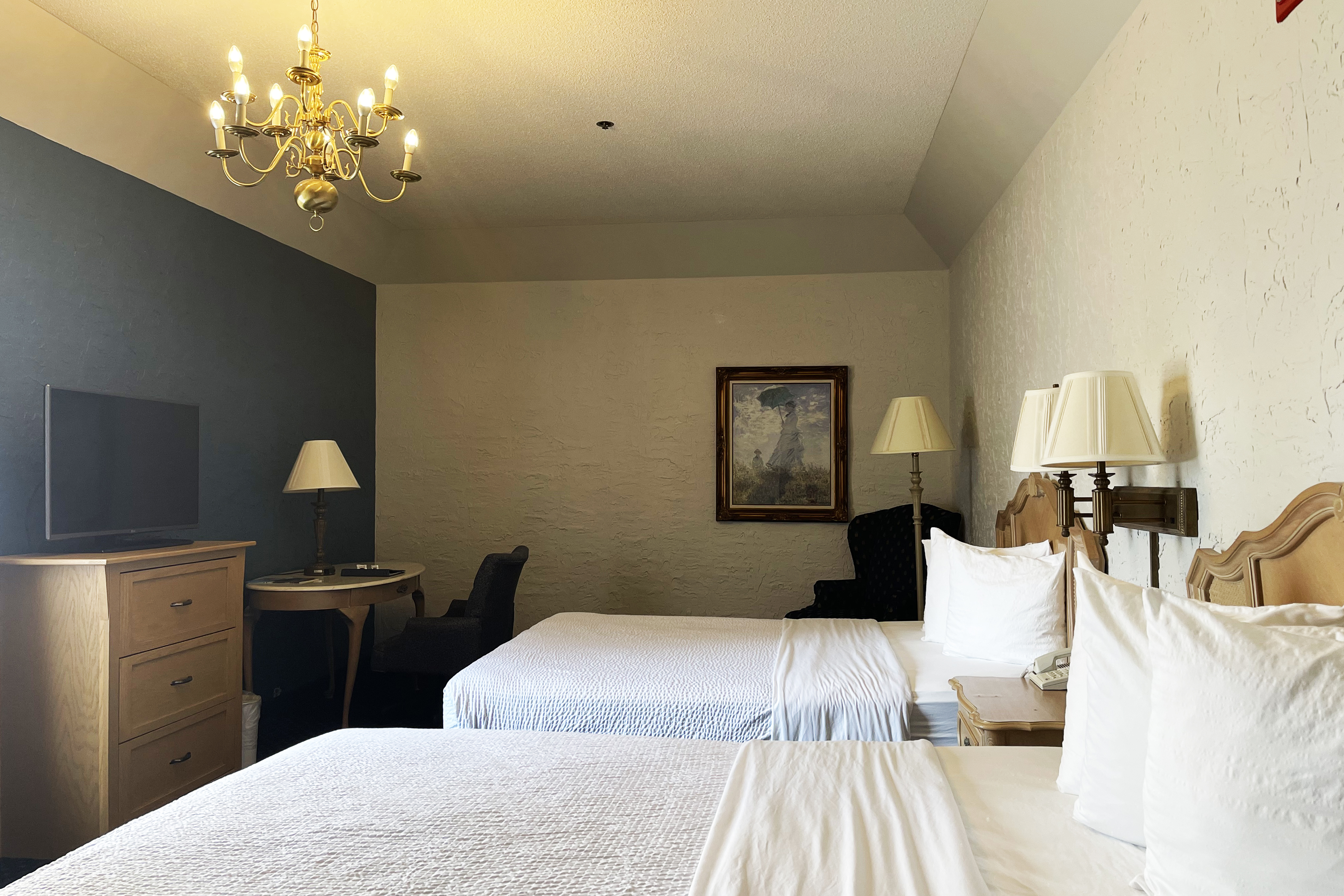 Guest room at the Chateau Hotel and Conference Center in Bloomington, Illinois
