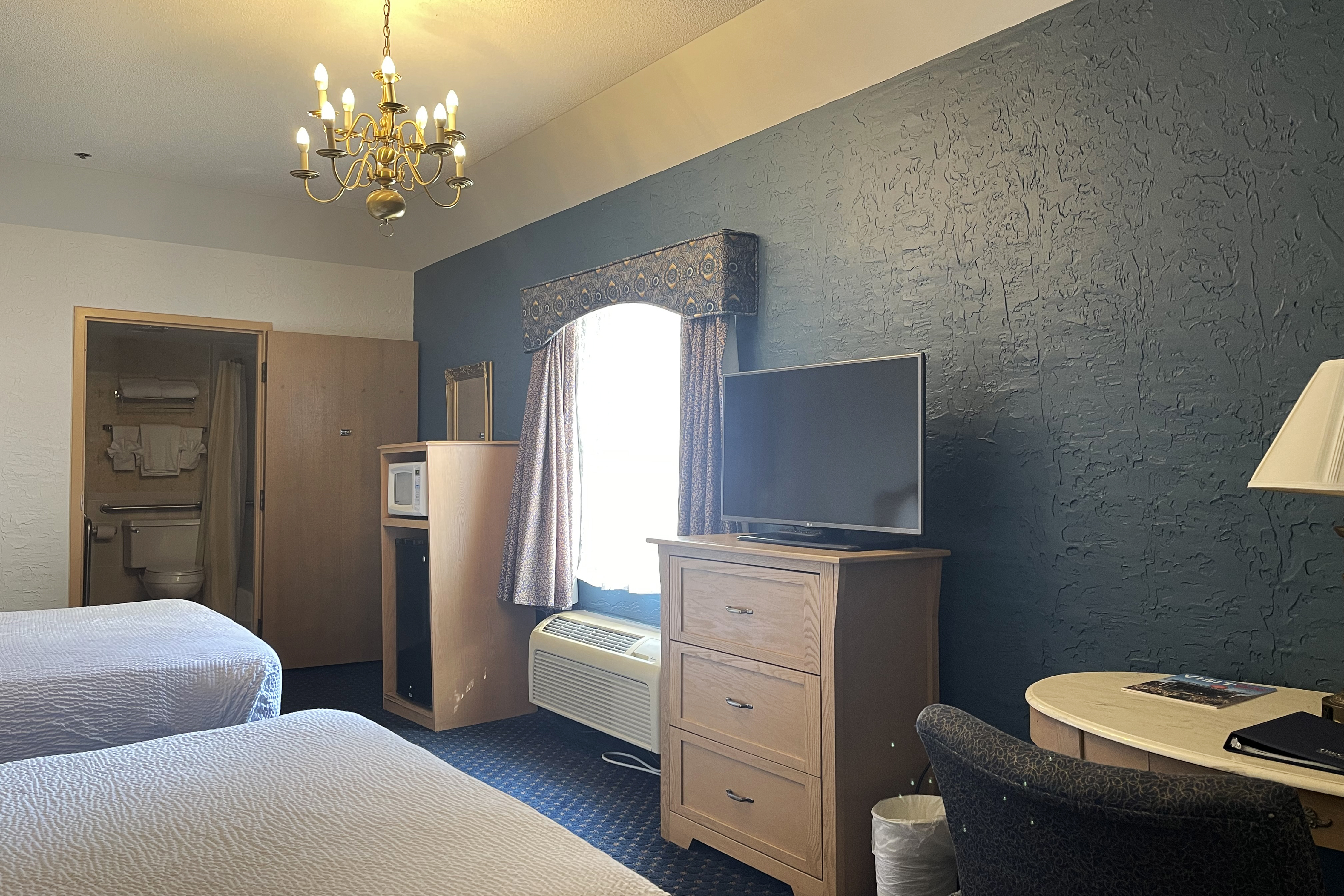 Guest room at the Chateau Hotel and Conference Center in Bloomington, Illinois