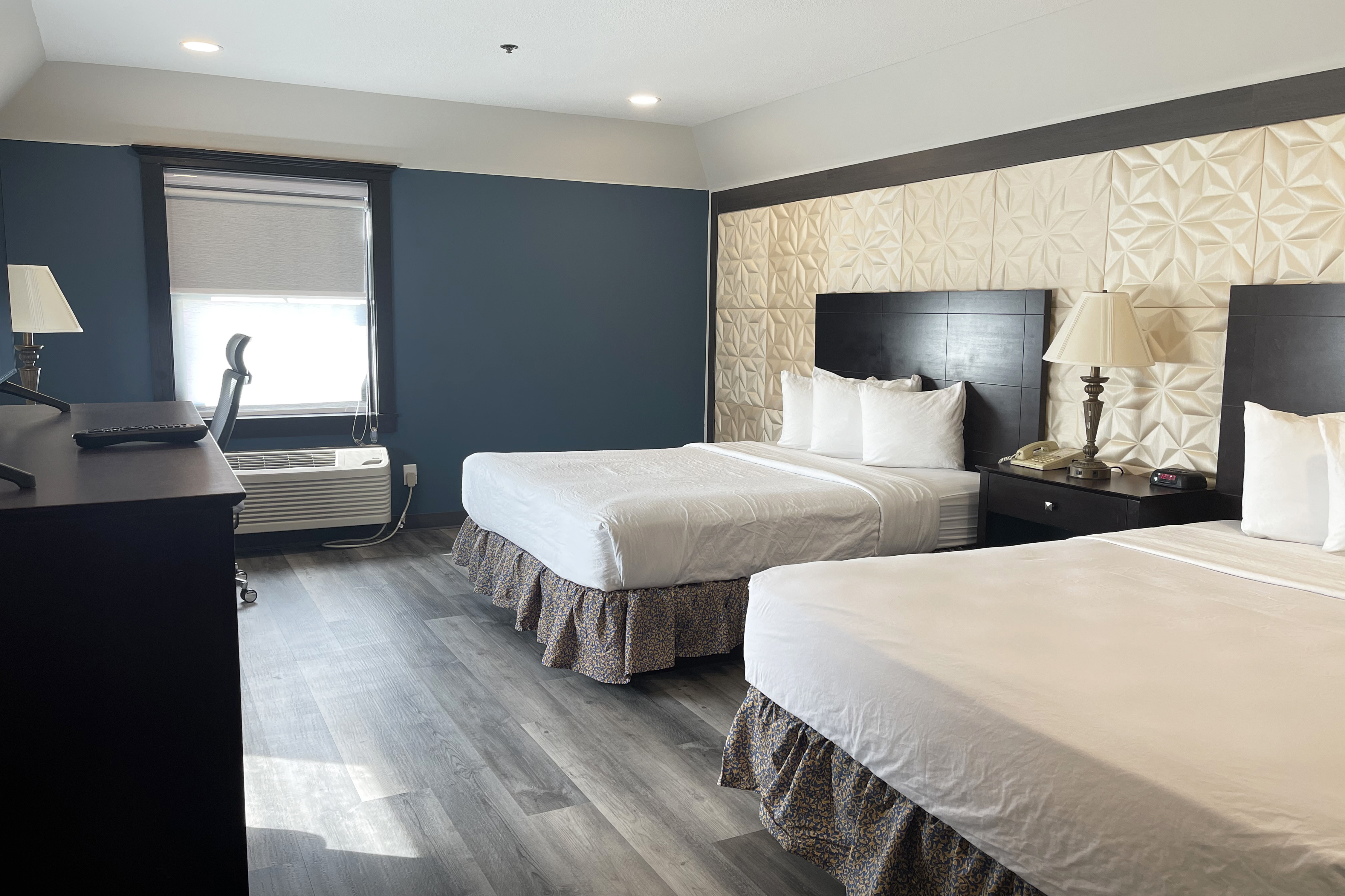 Guest room at the Chateau Hotel and Conference Center in Bloomington, Illinois