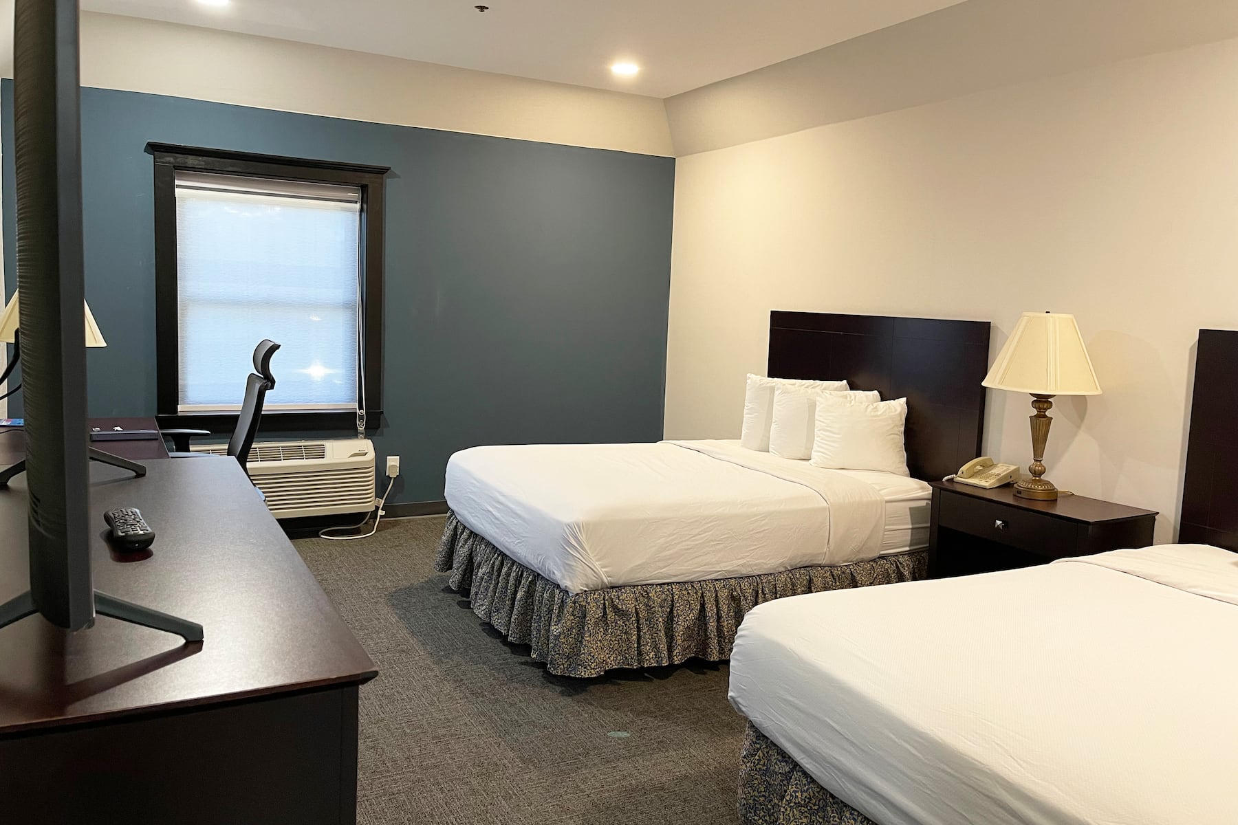 Guest room at the Chateau Hotel and Conference Center in Bloomington, Illinois