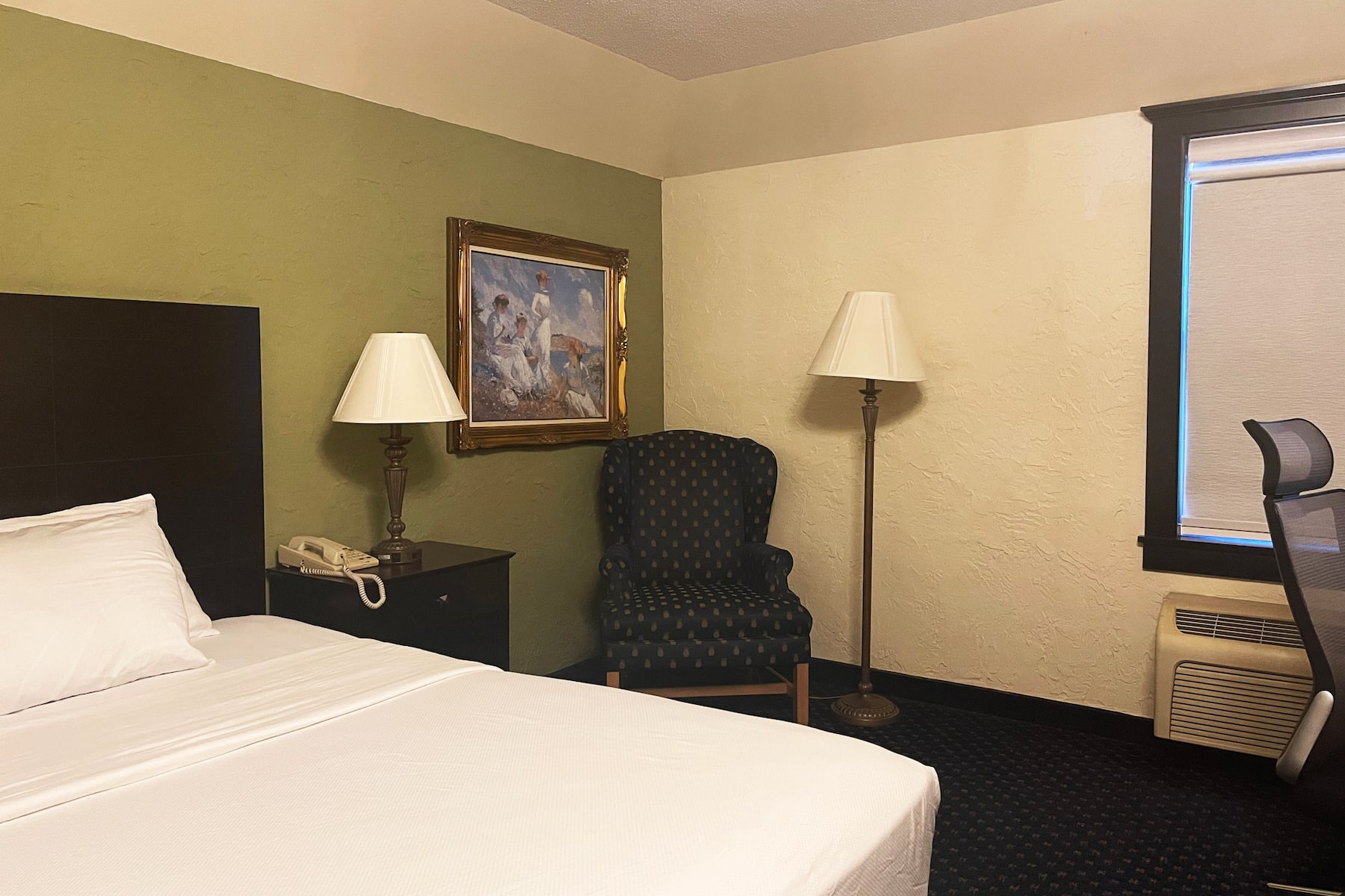 Guest room at the Chateau Hotel and Conference Center in Bloomington, Illinois