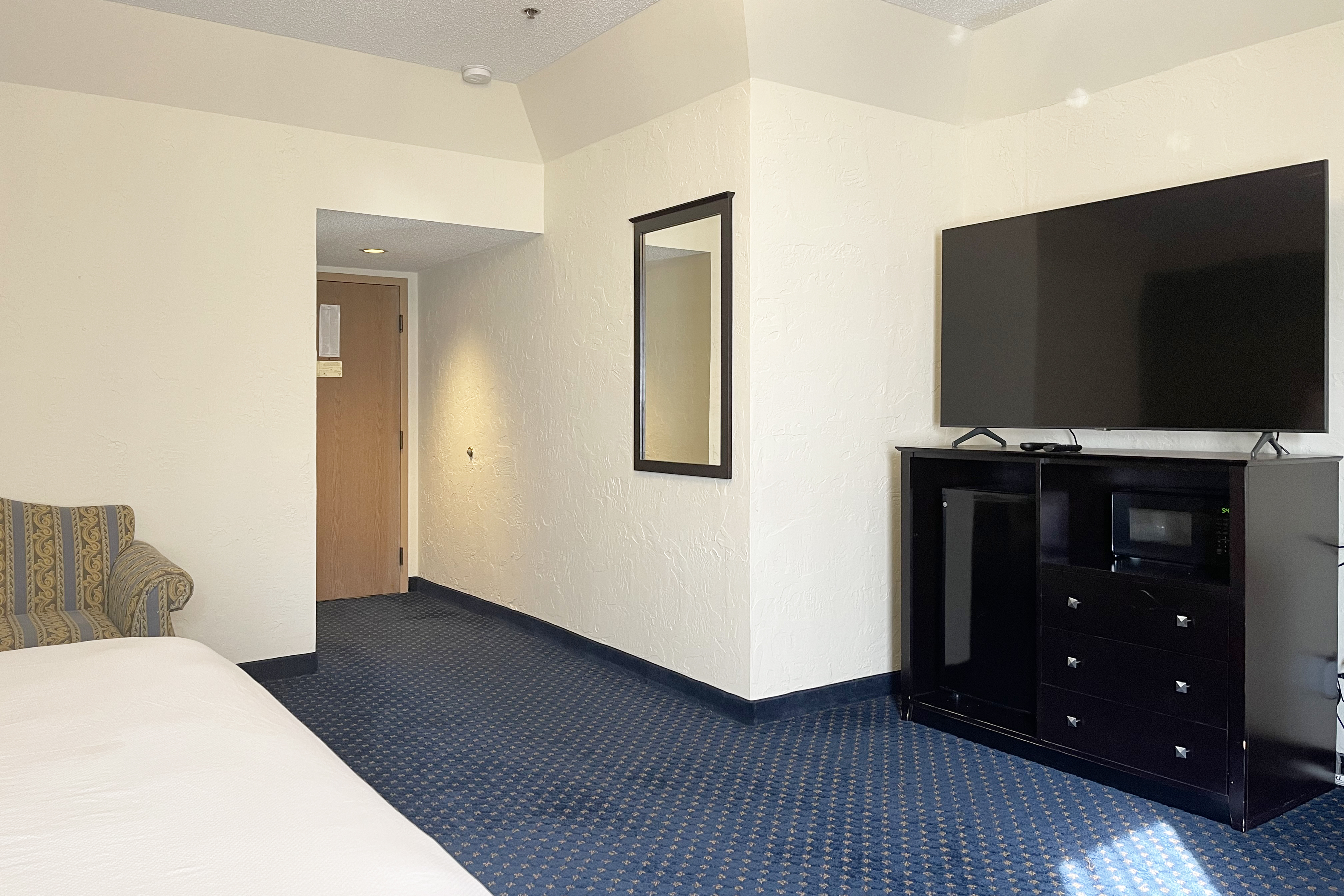 Guest room at the Chateau Hotel and Conference Center in Bloomington, Illinois
