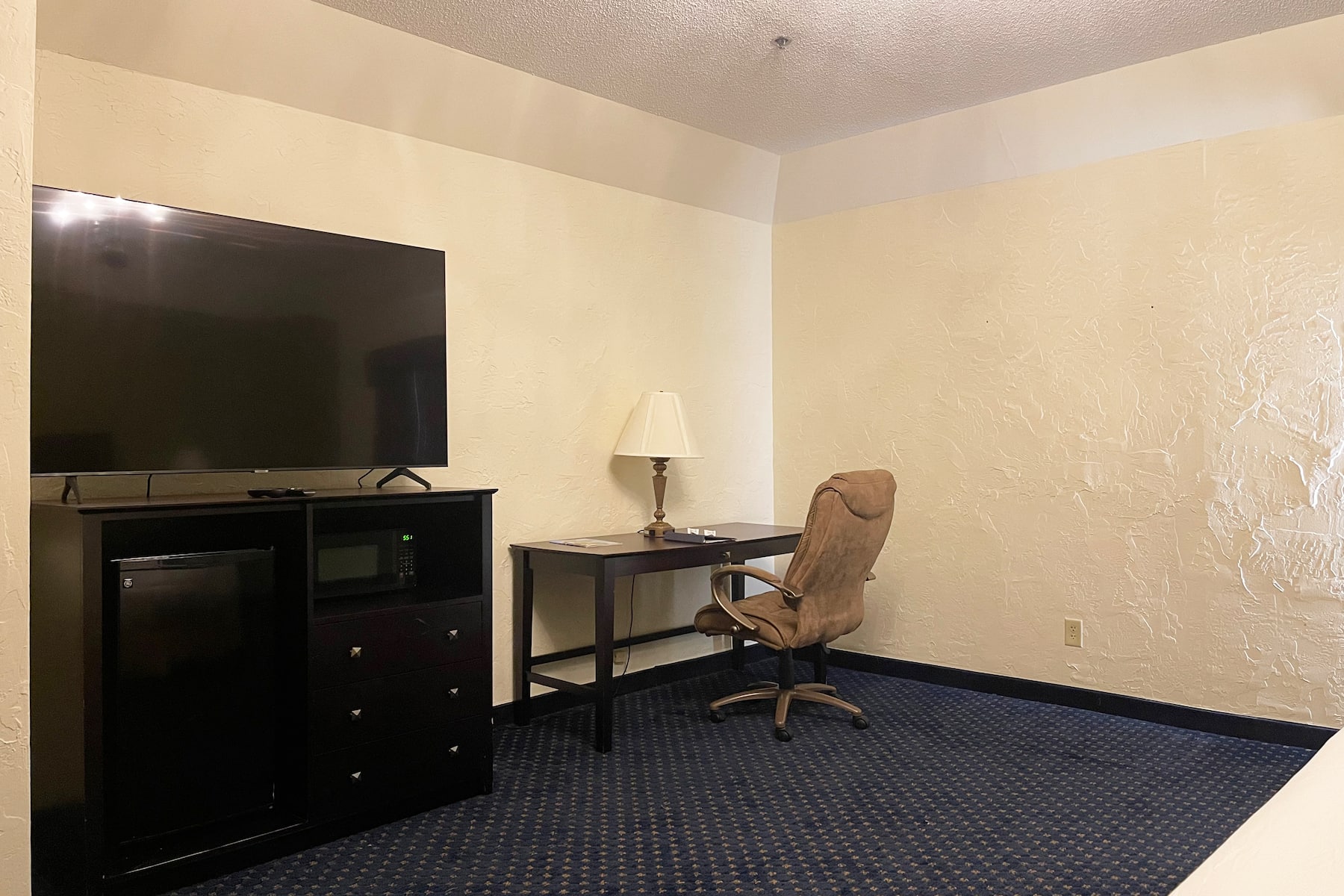 Guest room at the Chateau Hotel and Conference Center in Bloomington, Illinois