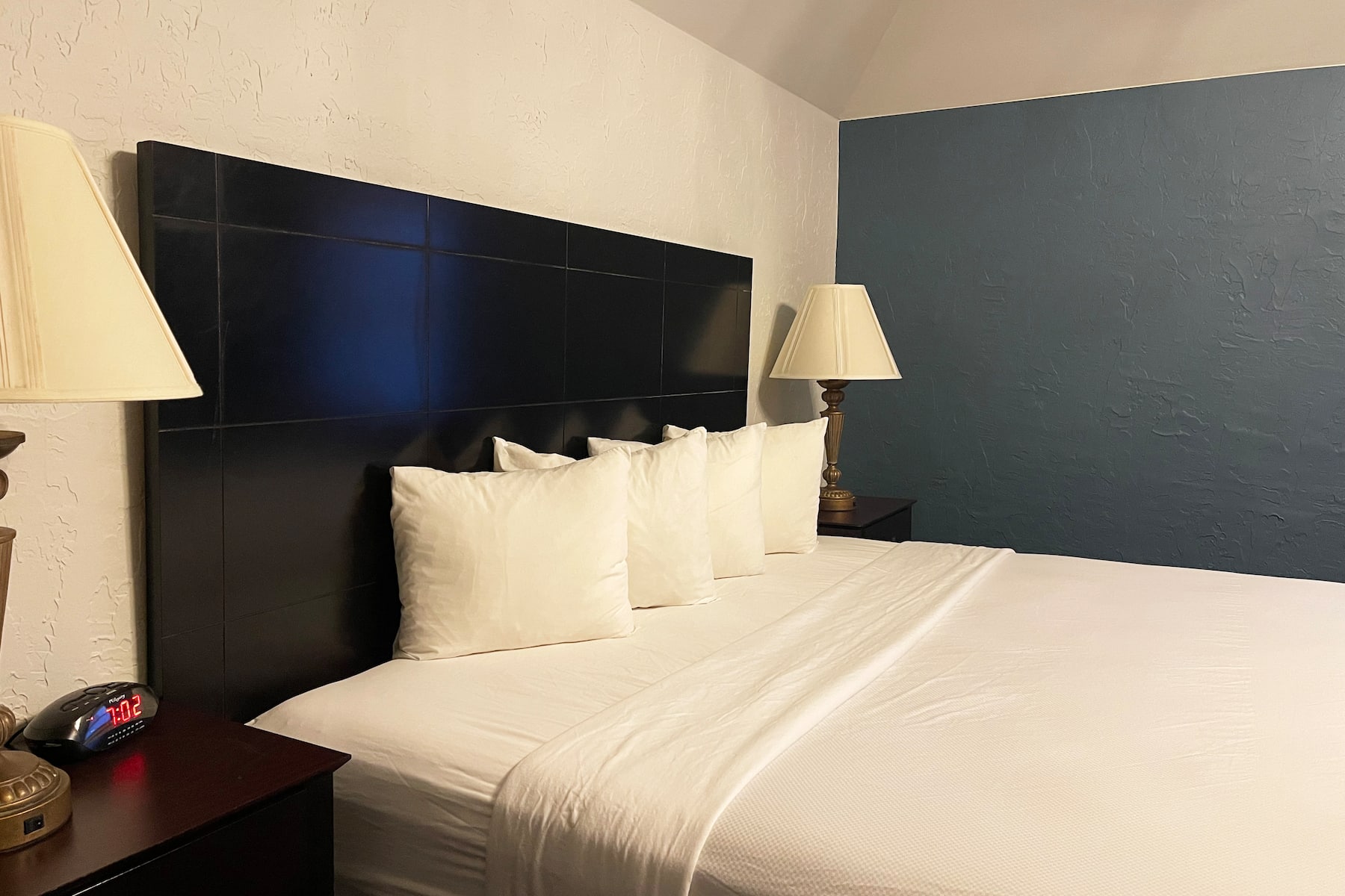 Guest room at the Chateau Hotel and Conference Center in Bloomington, Illinois