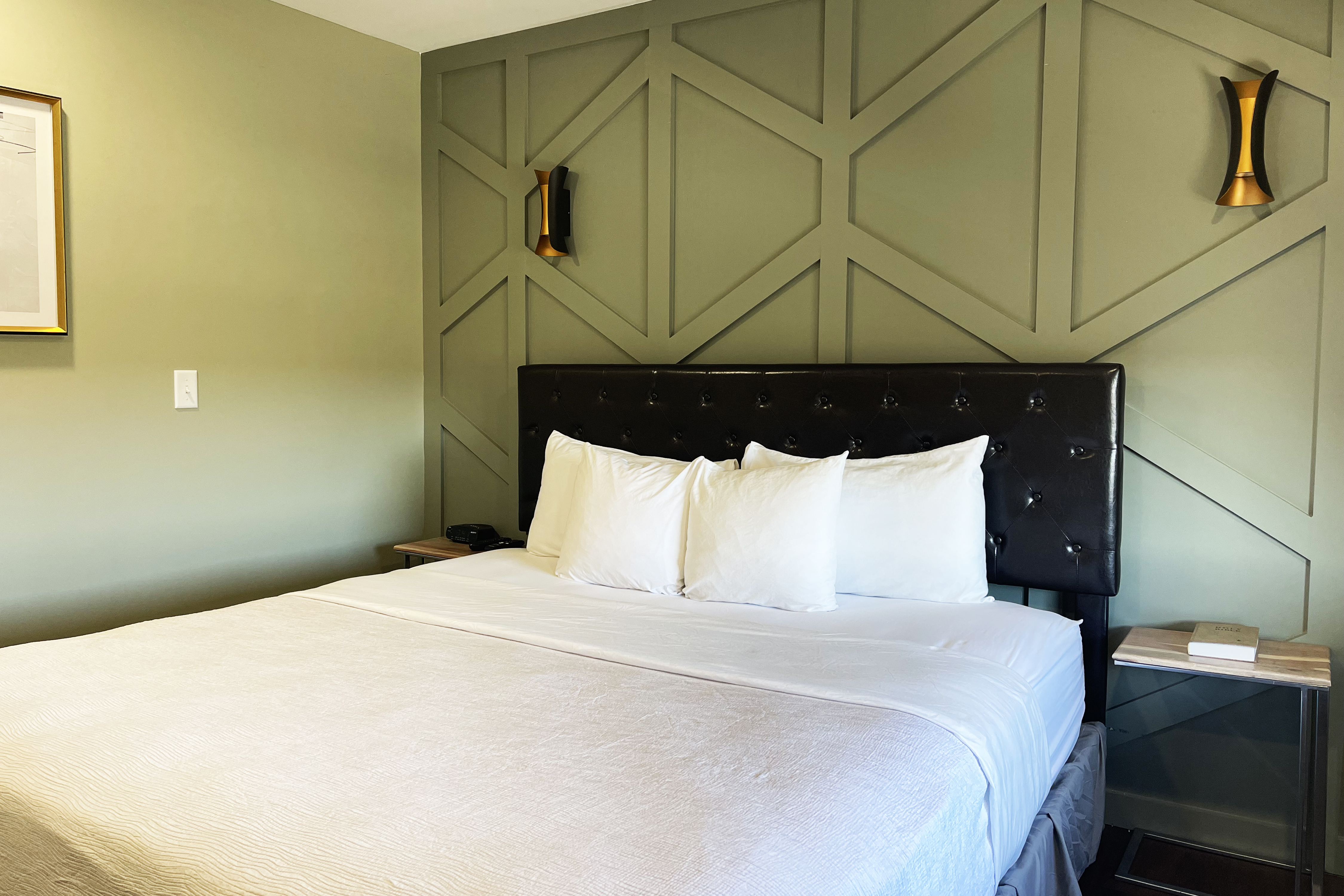 Guest room at the Chateau Hotel and Conference Center in Bloomington, Illinois