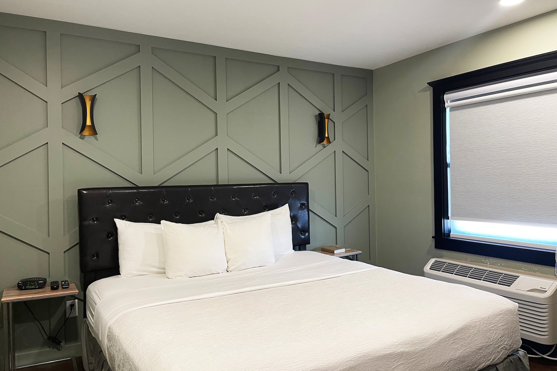 Guest room at the Chateau Hotel and Conference Center in Bloomington, Illinois