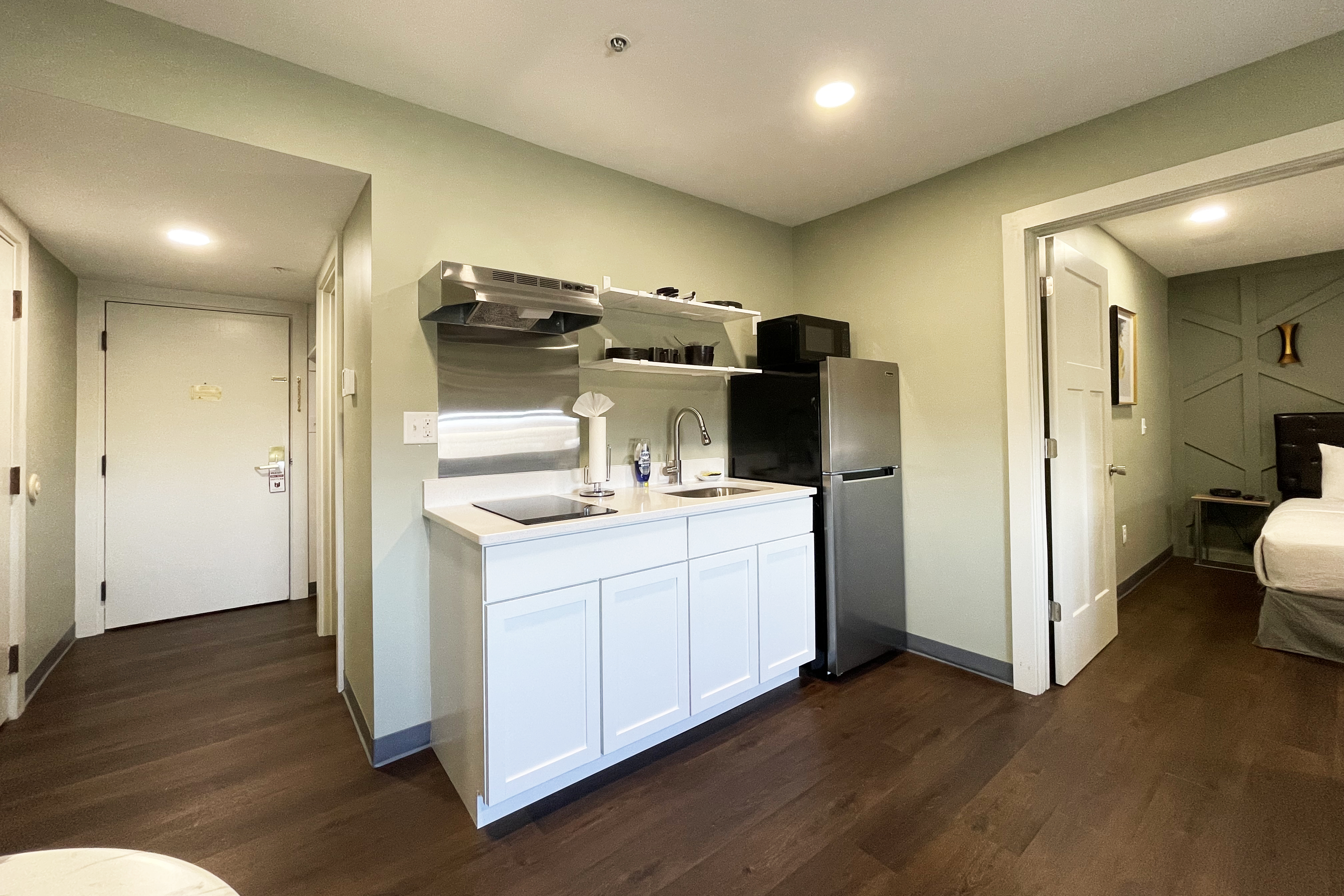 Guest room at the Chateau Hotel and Conference Center in Bloomington, Illinois