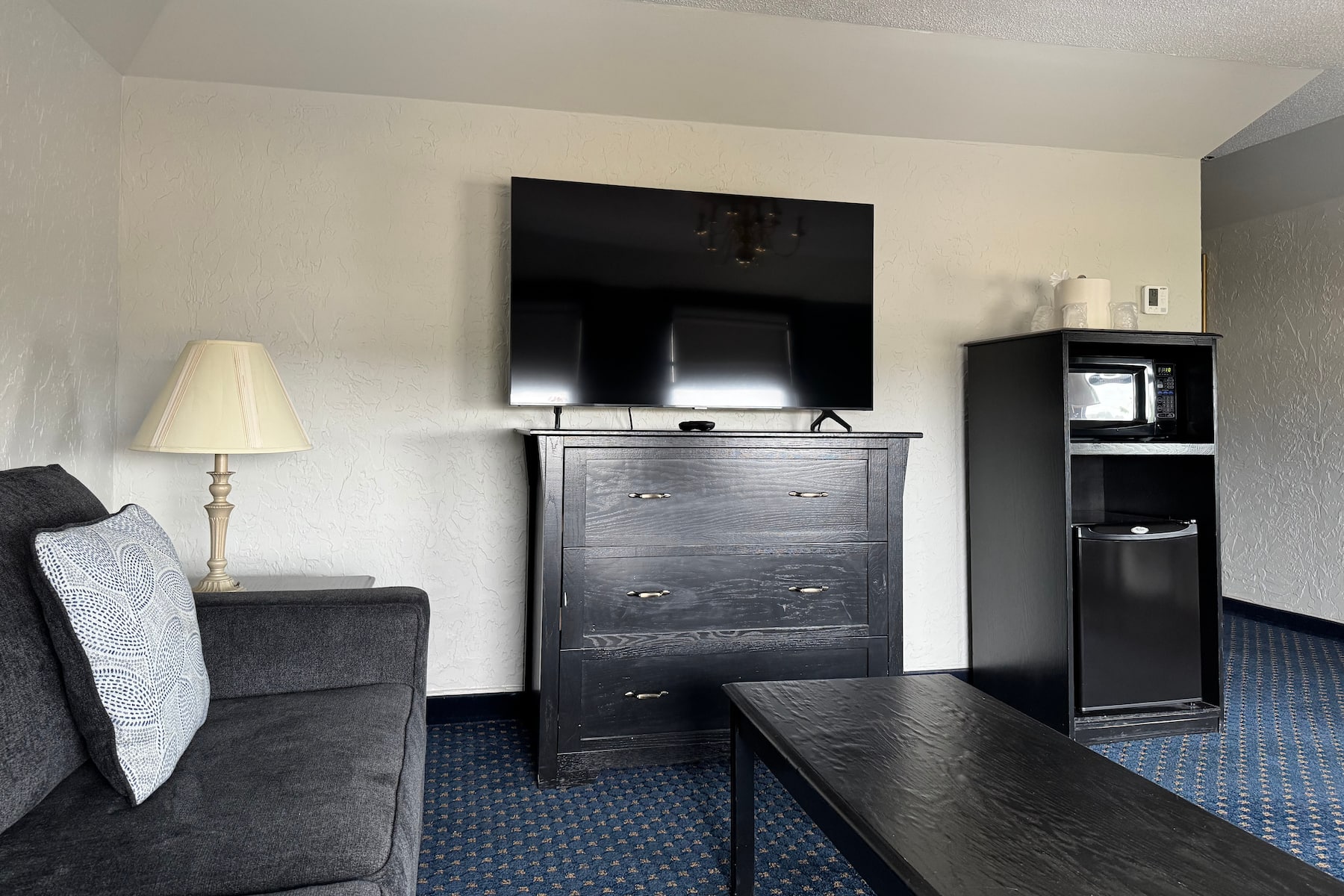 Guest room at the Chateau Hotel and Conference Center in Bloomington, Illinois