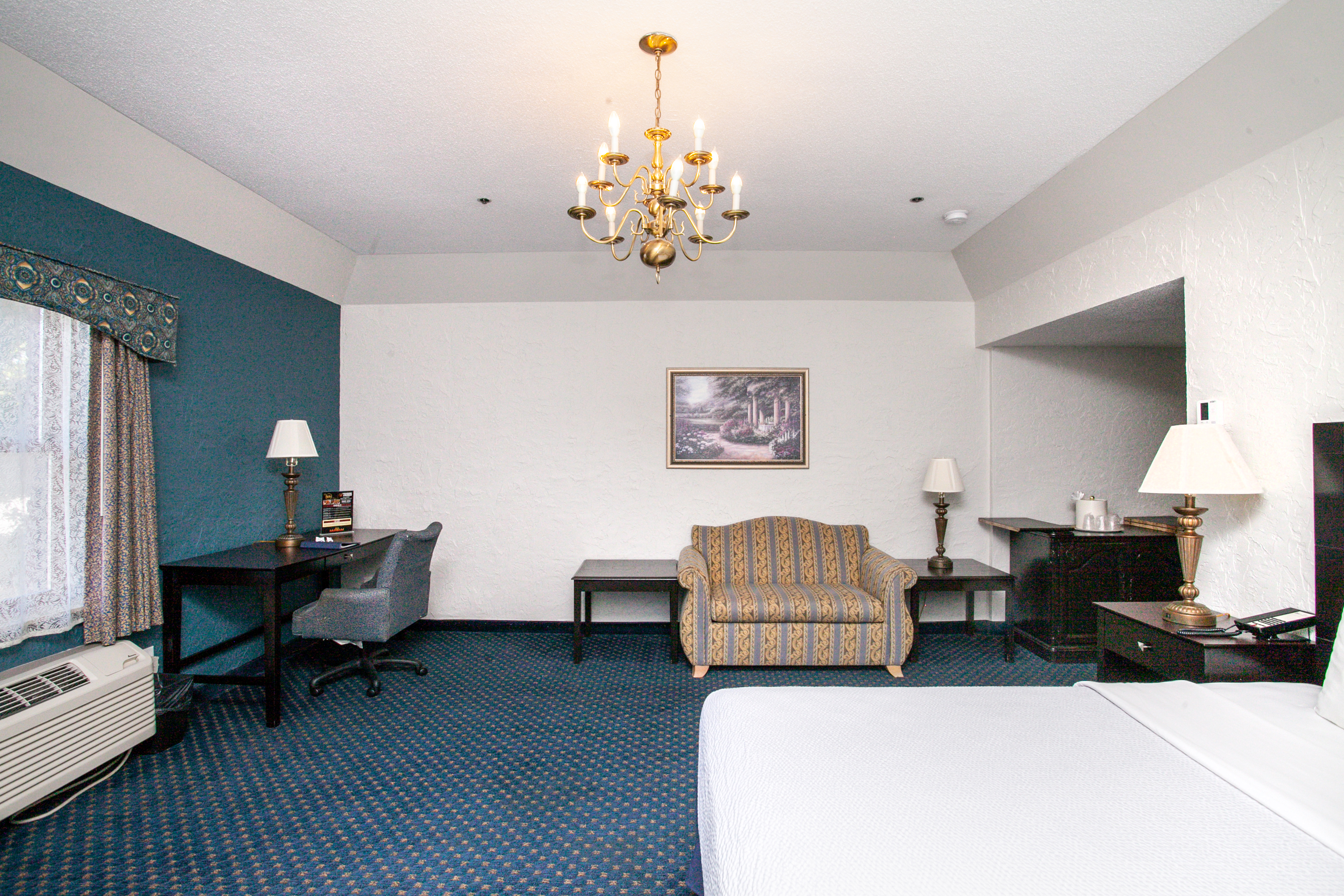 Chateau Hotel and Conference Center suite in Bloomington, Illinois