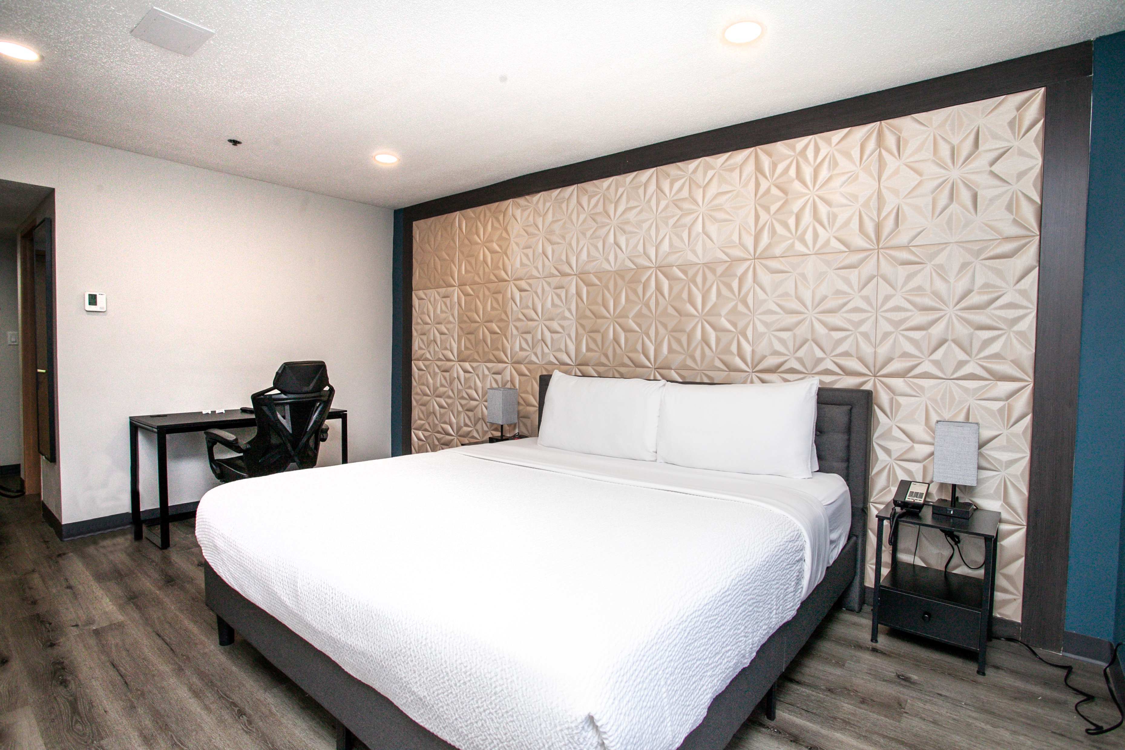 Chateau Hotel and Conference Center suite in Bloomington, Illinois