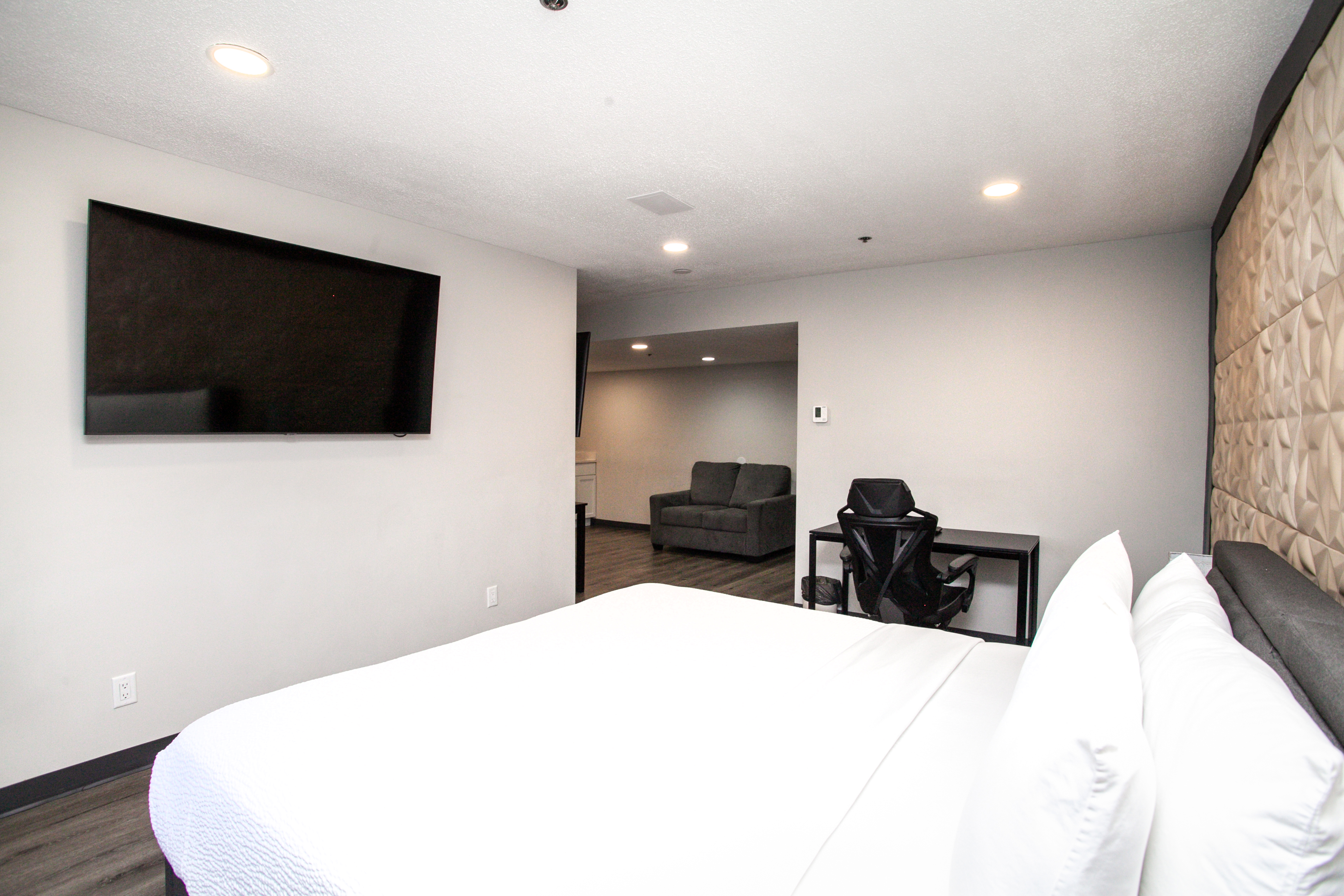 Chateau Hotel and Conference Center suite in Bloomington, Illinois
