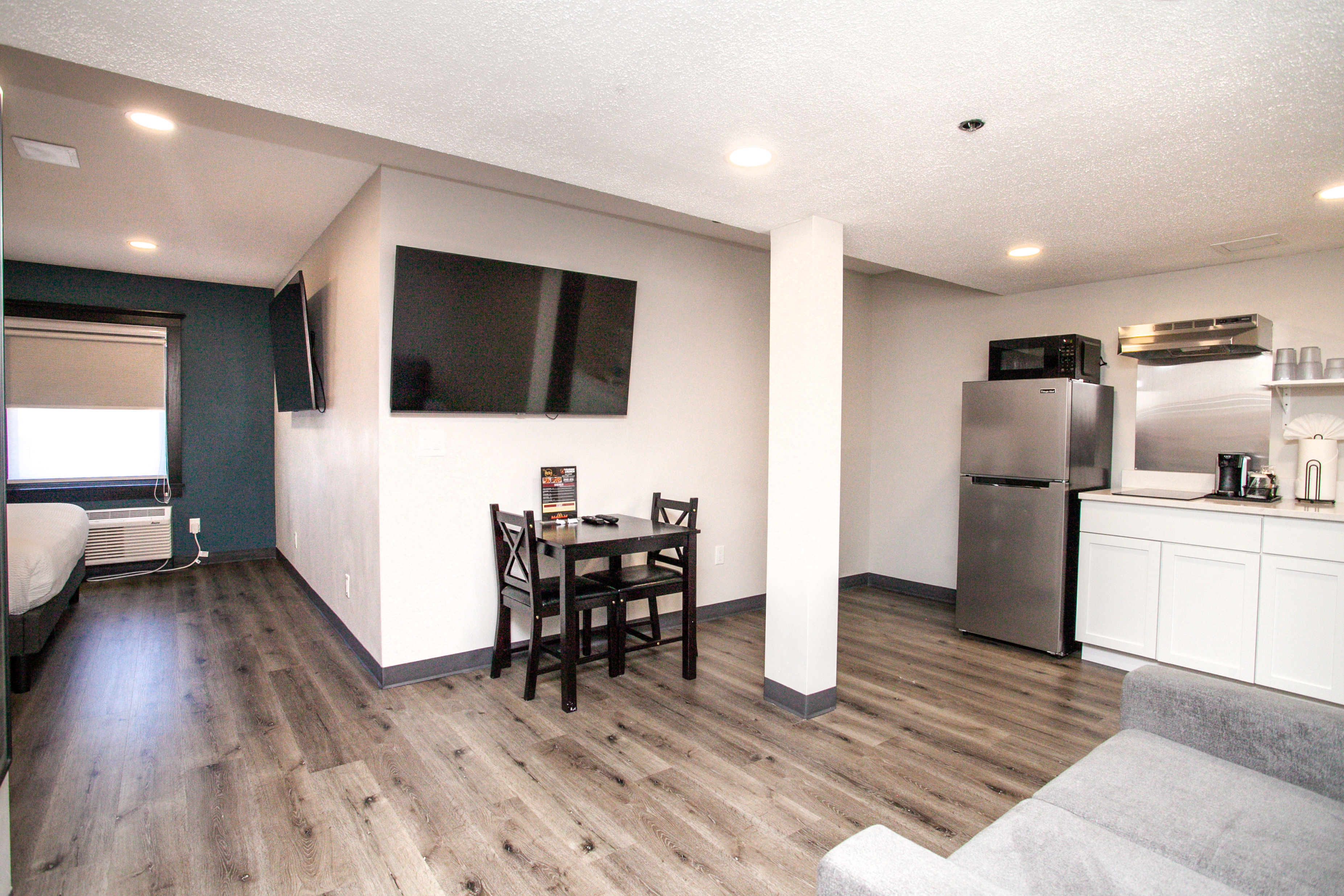 Chateau Hotel and Conference Center suite in Bloomington, Illinois