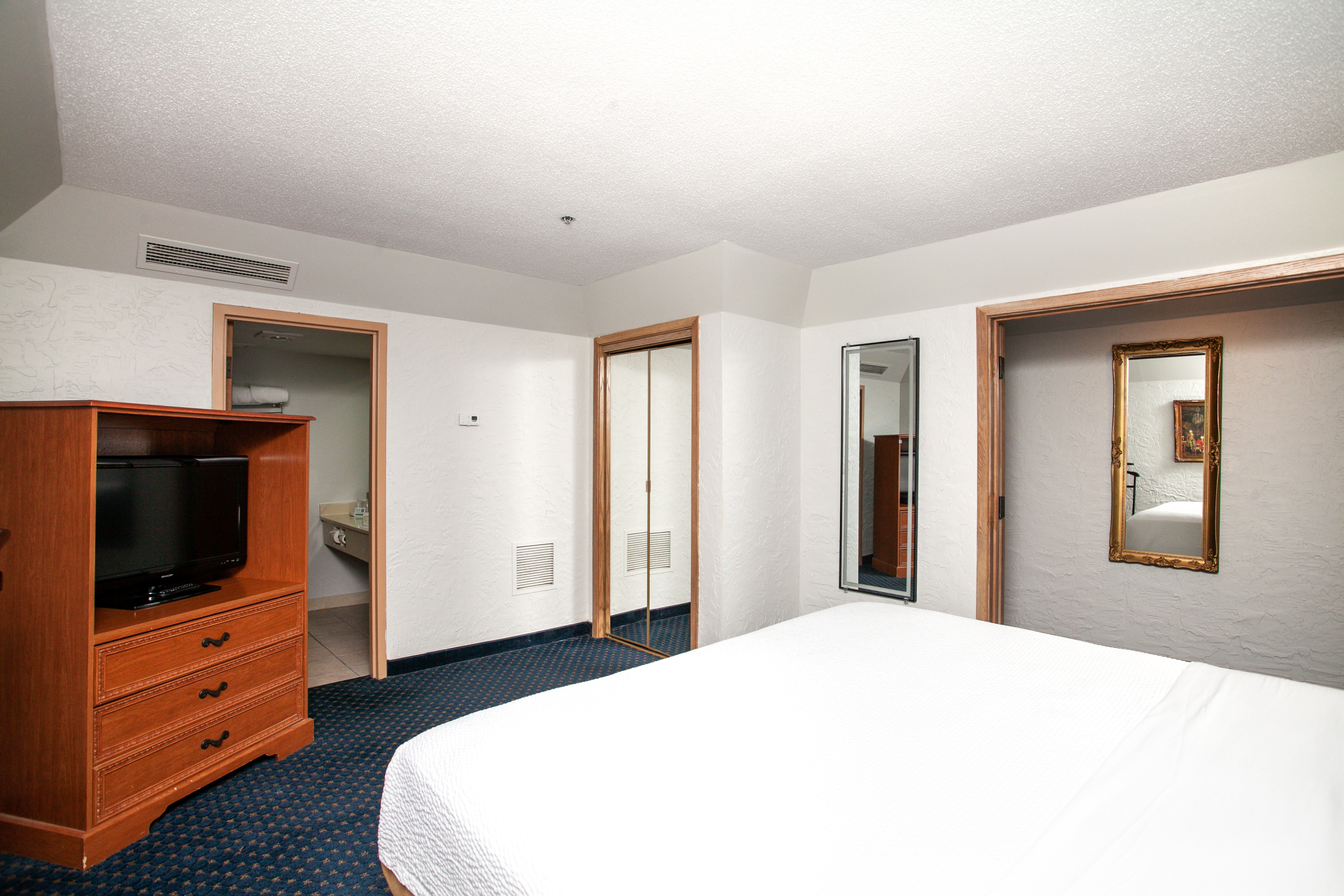 Chateau Hotel and Conference Center suite in Bloomington, Illinois