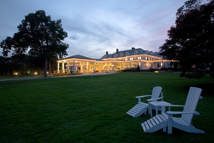 Exterior of Seaview Hotel, a Dolce by Wyndham hotel in Galloway, New Jersey