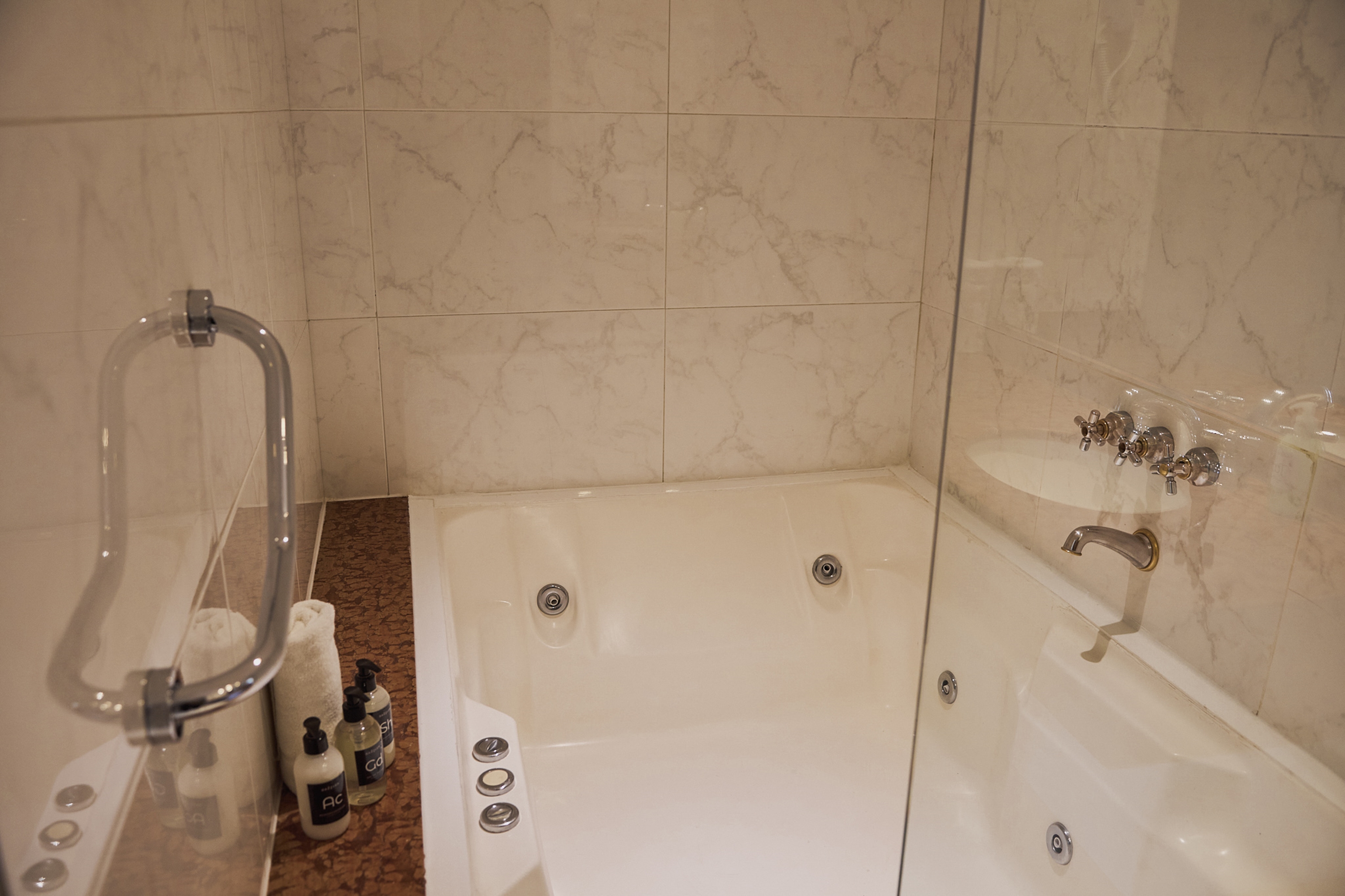 Guest room bath at the Dazzler by Wyndham Buenos Aires San Martin in Buenos Aires, Other than US/Canada