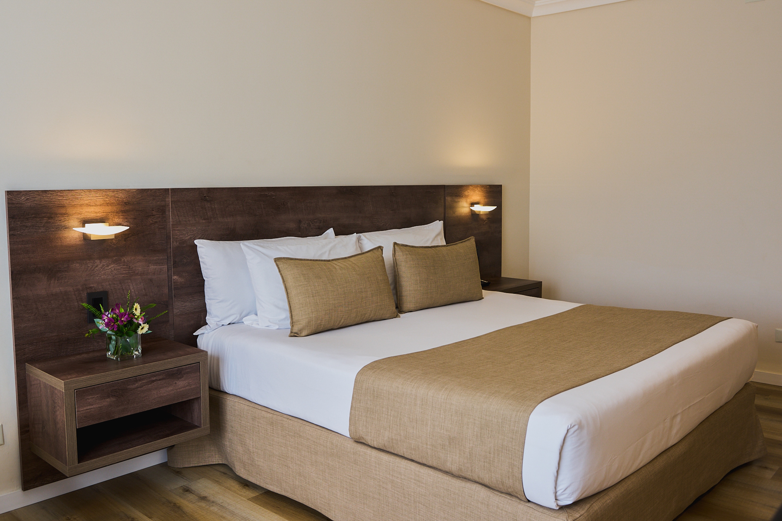 Guest room at the Dazzler by Wyndham Buenos Aires San Martin in Buenos Aires, Other than US/Canada